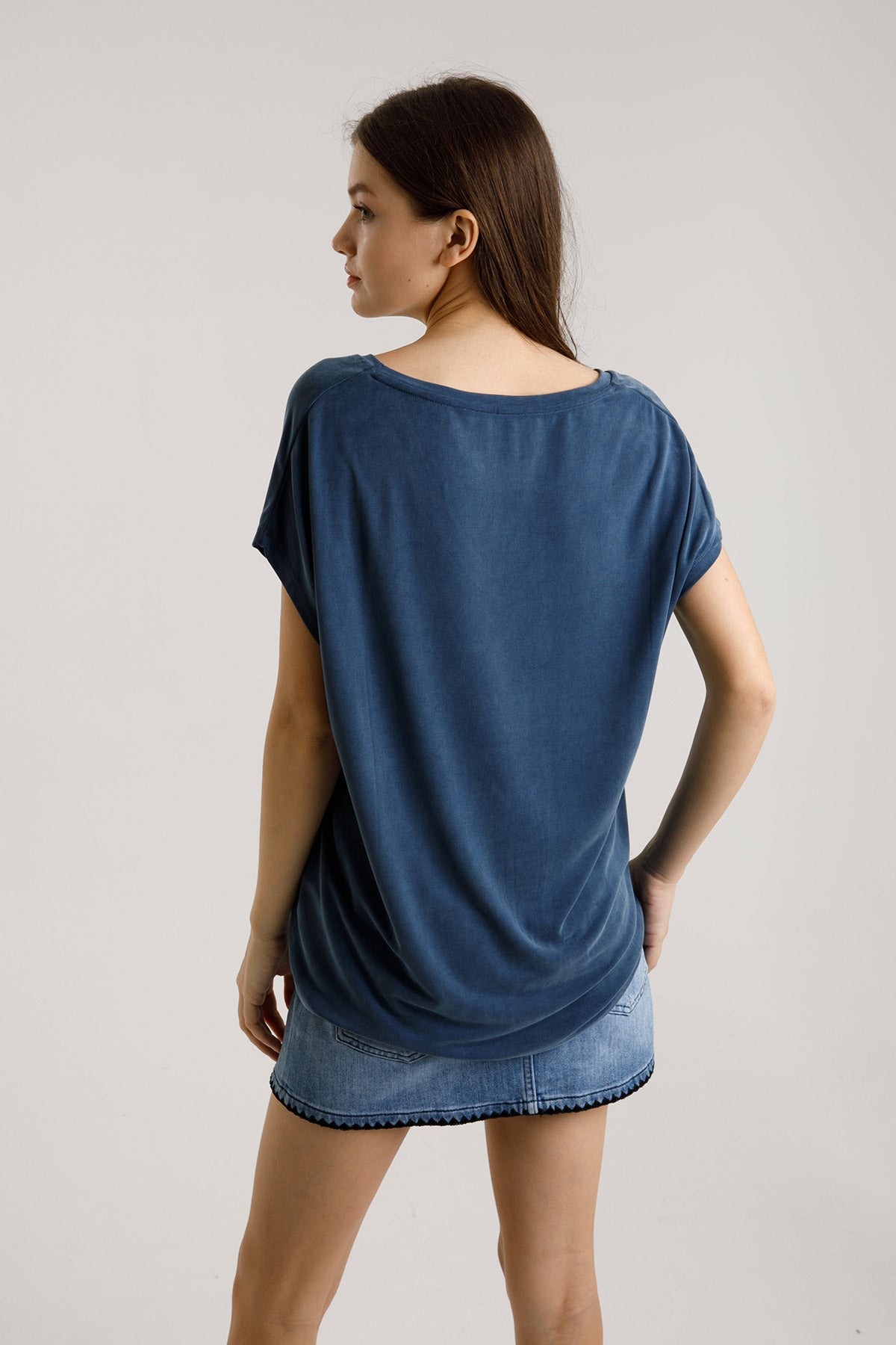 Majestic Geniş Kesim V Yaka T-shirt-Libas Trendy Fashion Store