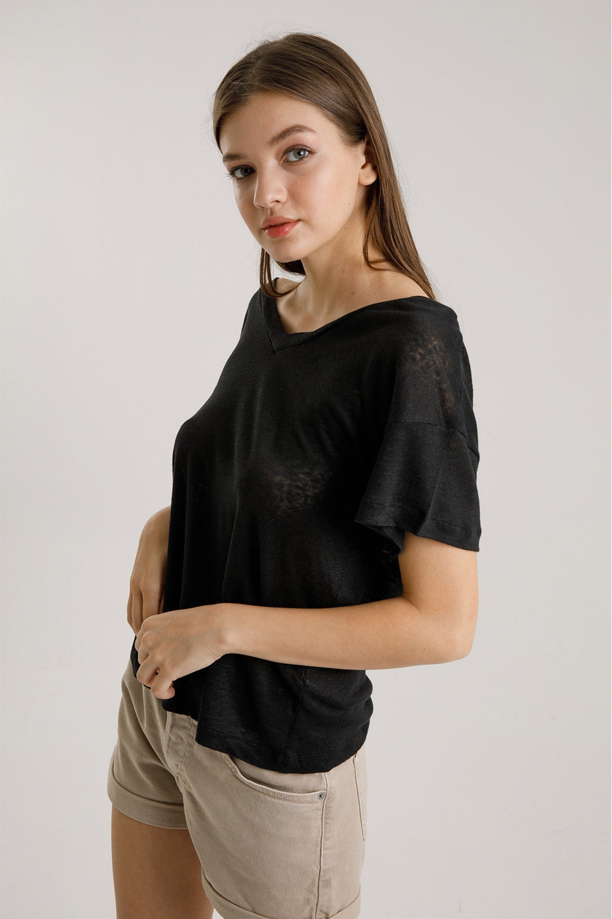 Majestic V Yaka Keten T-shirt-Libas Trendy Fashion Store