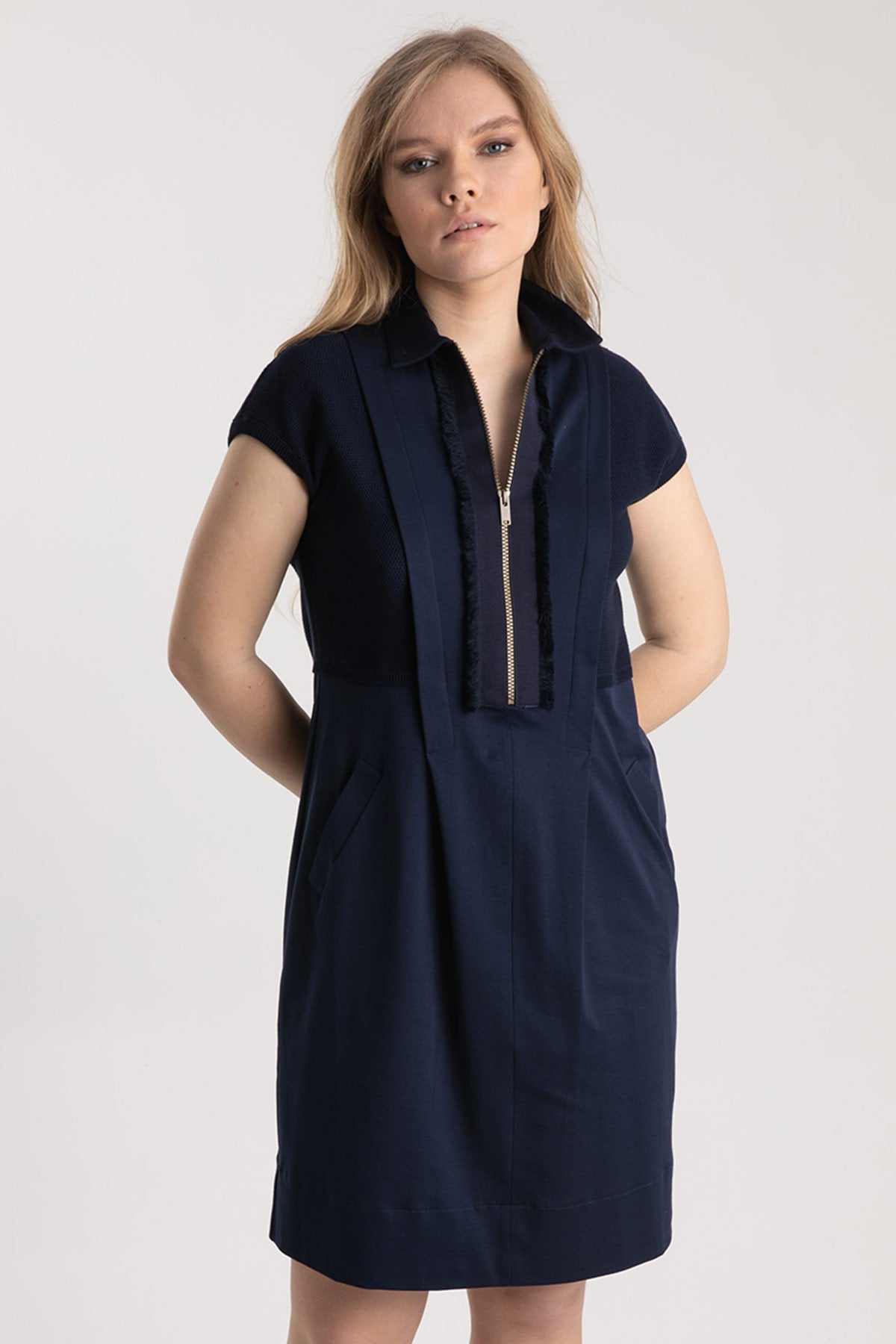 Tonet Fermuarlı Yaka Diz Üstü Elbise