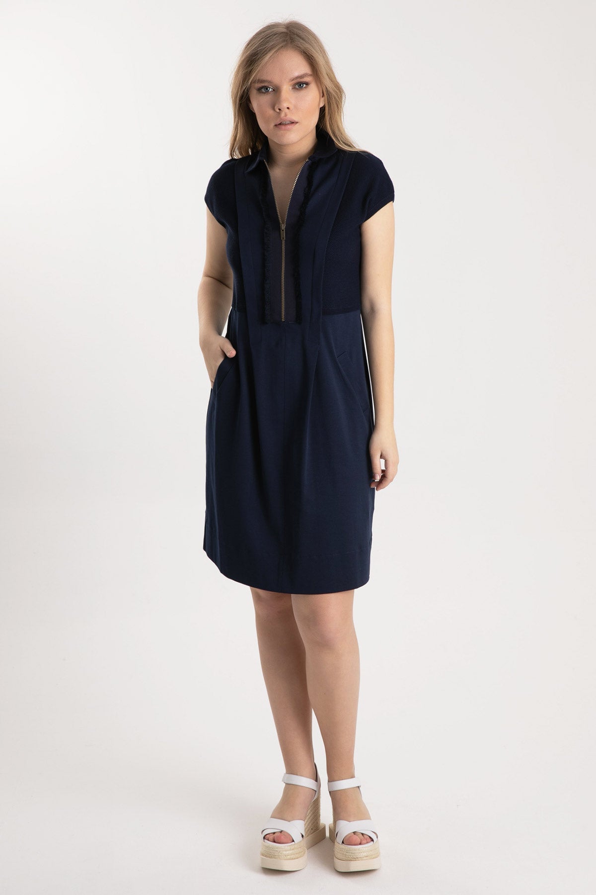 Tonet Fermuarlı Yaka Diz Üstü Elbise