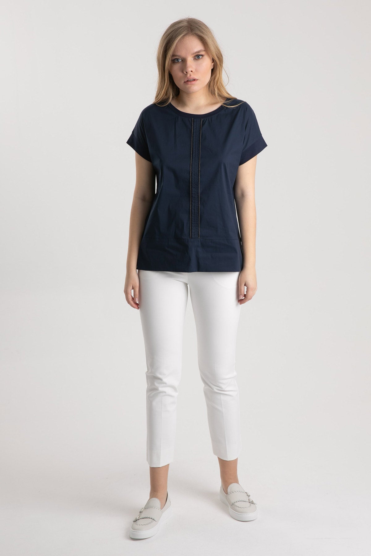 Tonet Yuvarlak Yaka Şerit Aksesuarlı Detaylı Bluz-Libas Trendy Fashion Store
