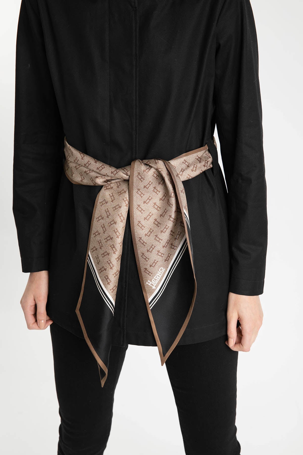 Herno İpek Monogram Fularlı Mont-Libas Trendy Fashion Store