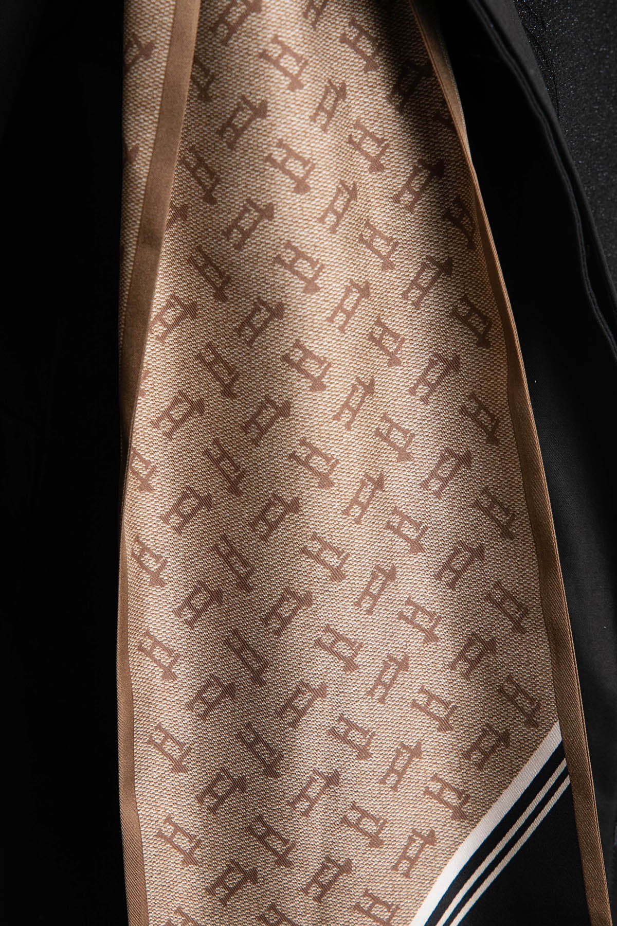 Herno İpek Monogram Fularlı Mont-Libas Trendy Fashion Store