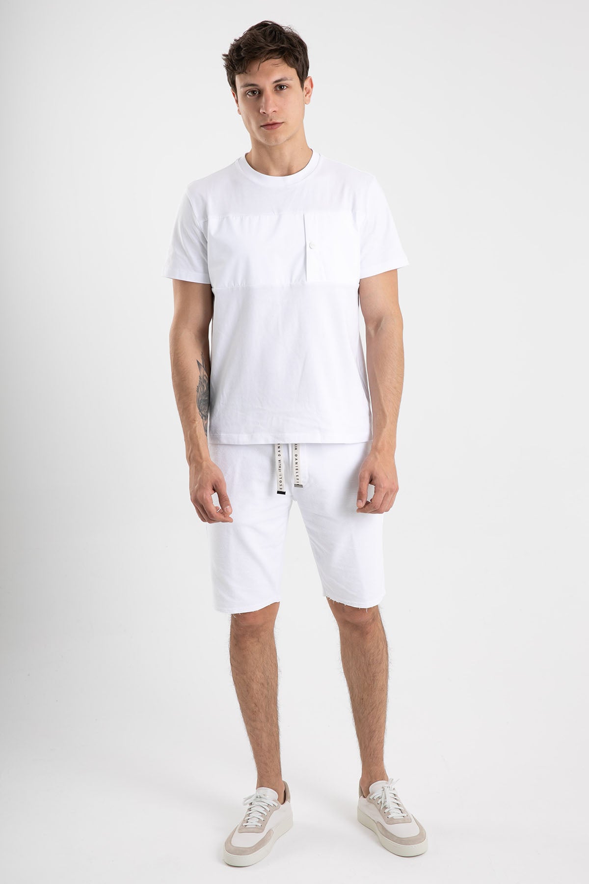 Herno Yuvarlak Yaka Cep Detaylı T-shirt-Libas Trendy Fashion Store