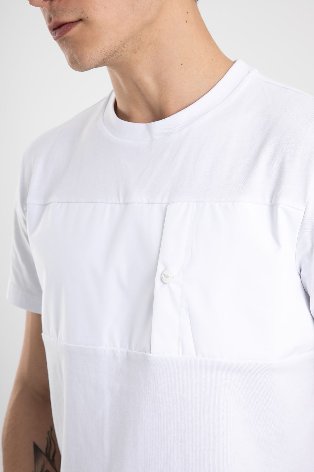 Herno Yuvarlak Yaka Cep Detaylı T-shirt-Libas Trendy Fashion Store