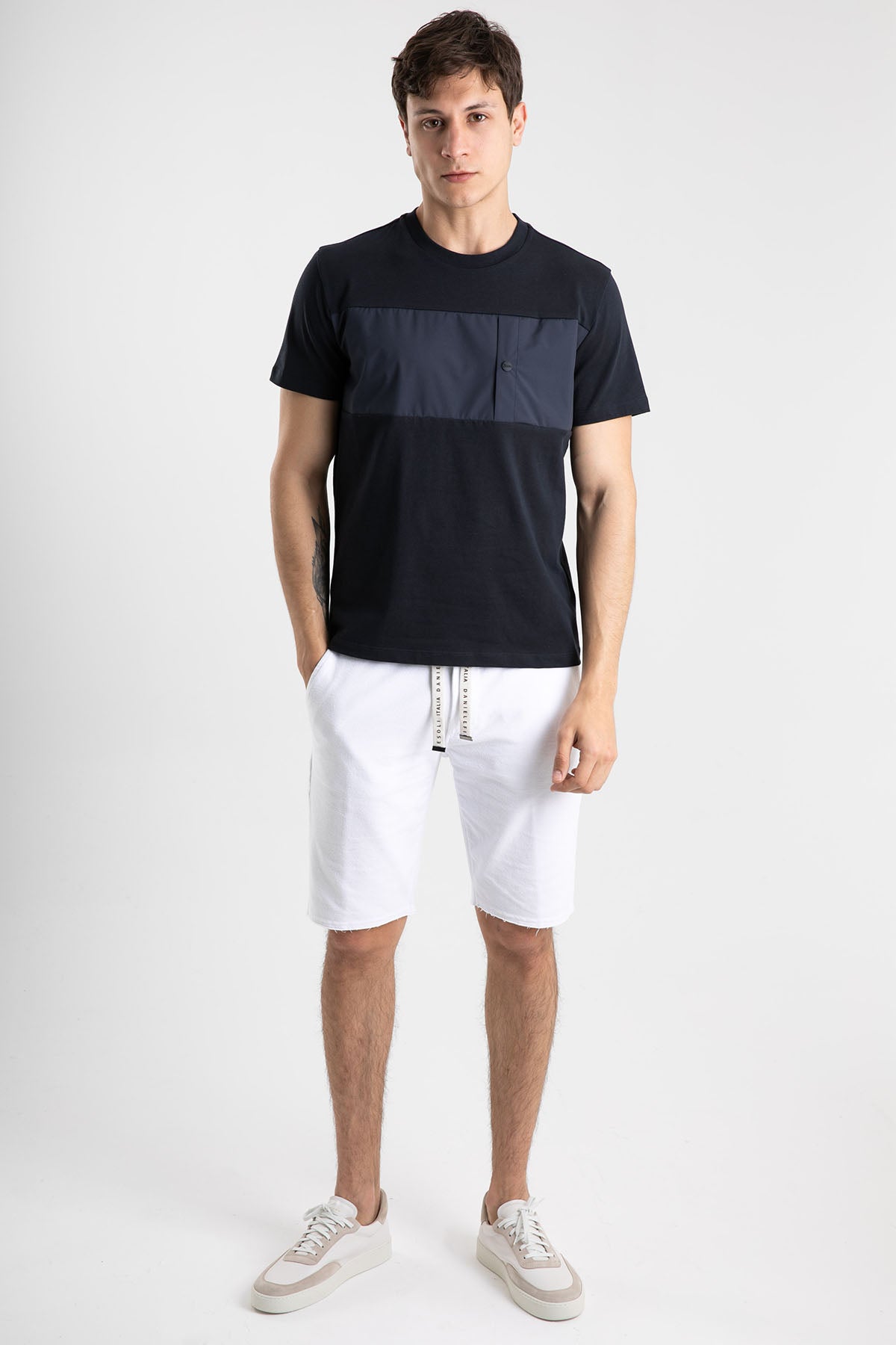 Herno Yuvarlak Yaka Cep Detaylı T-shirt-Libas Trendy Fashion Store