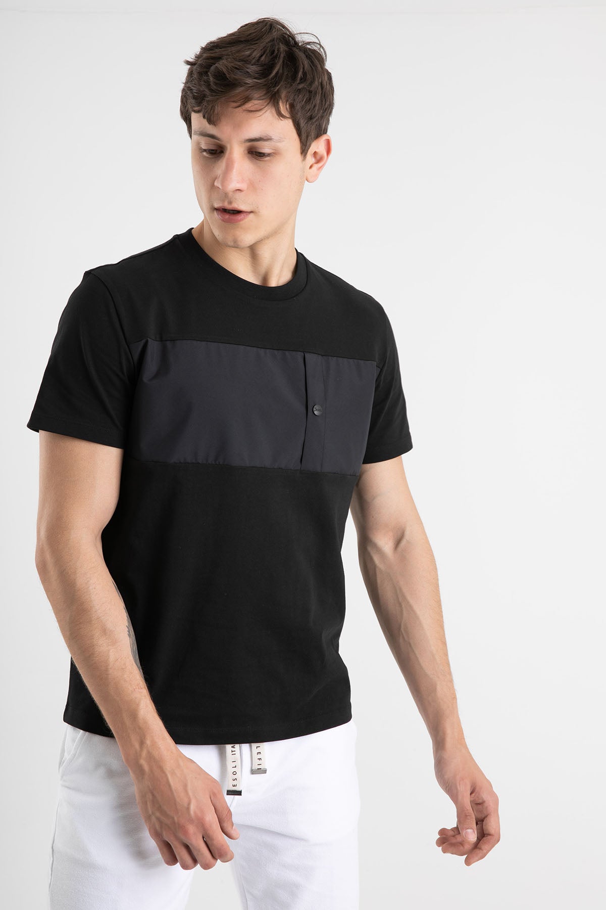 Herno Yuvarlak Yaka Cep Detaylı T-shirt-Libas Trendy Fashion Store