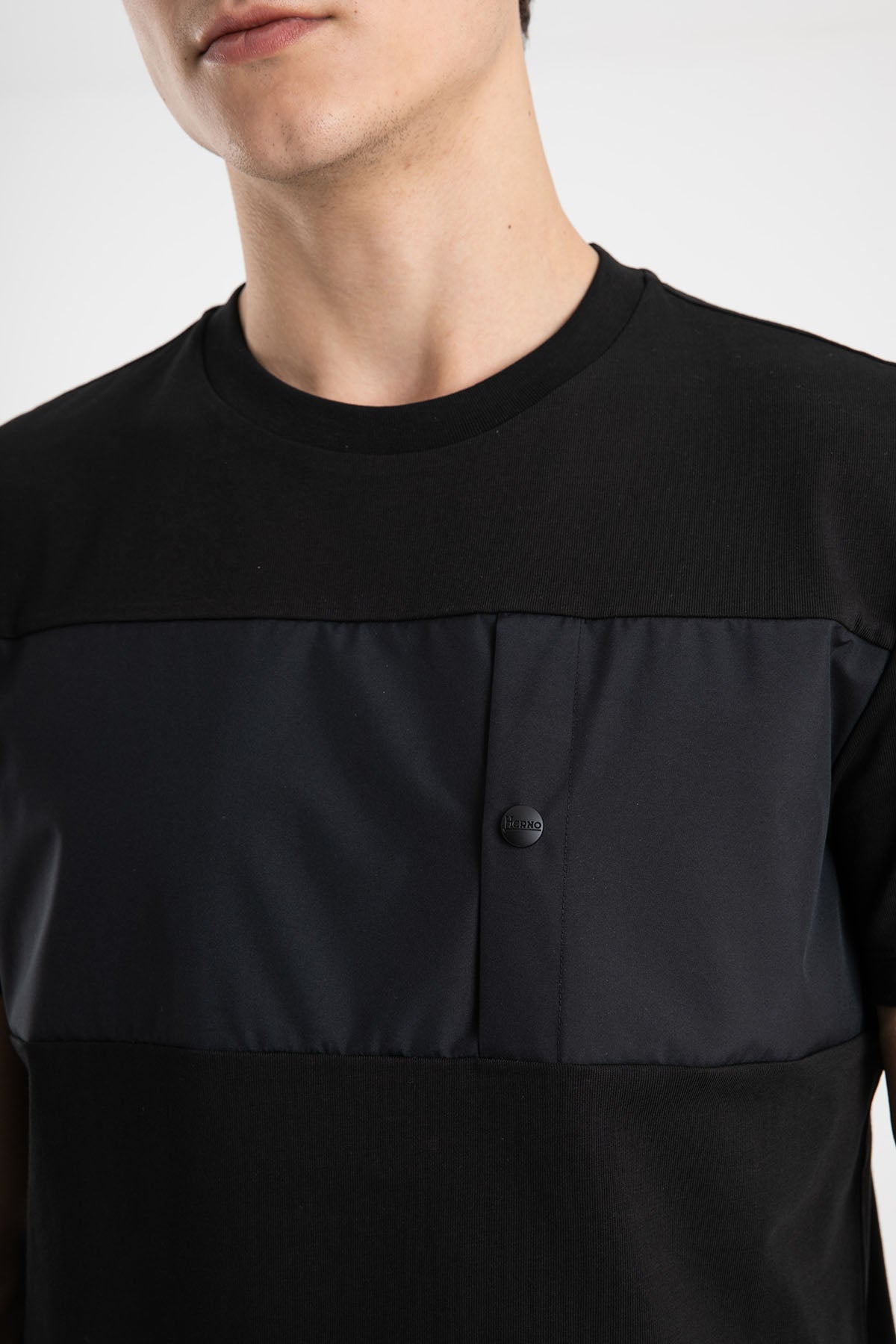 Herno Yuvarlak Yaka Cep Detaylı T-shirt-Libas Trendy Fashion Store