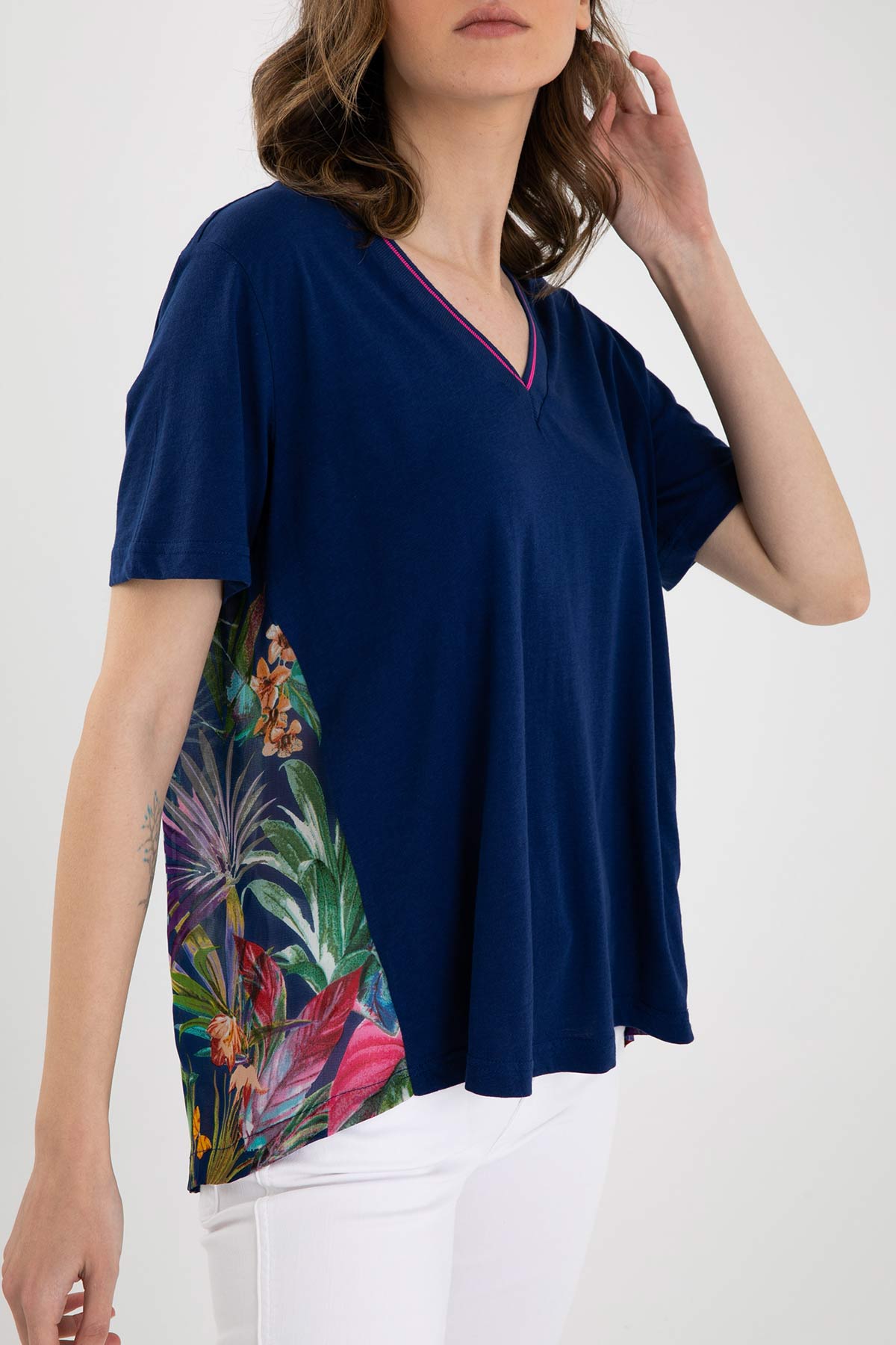 Rene Derhy V Yaka Kısa Kollu T-shirt-Libas Trendy Fashion Store