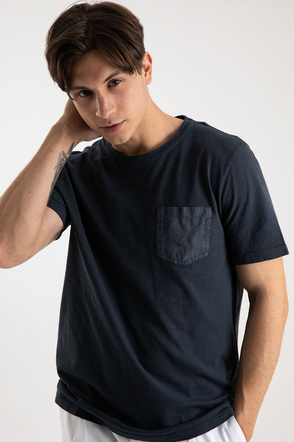 Dondup Yuvarlak Yaka Cepli T-shirt-Libas Trendy Fashion Store