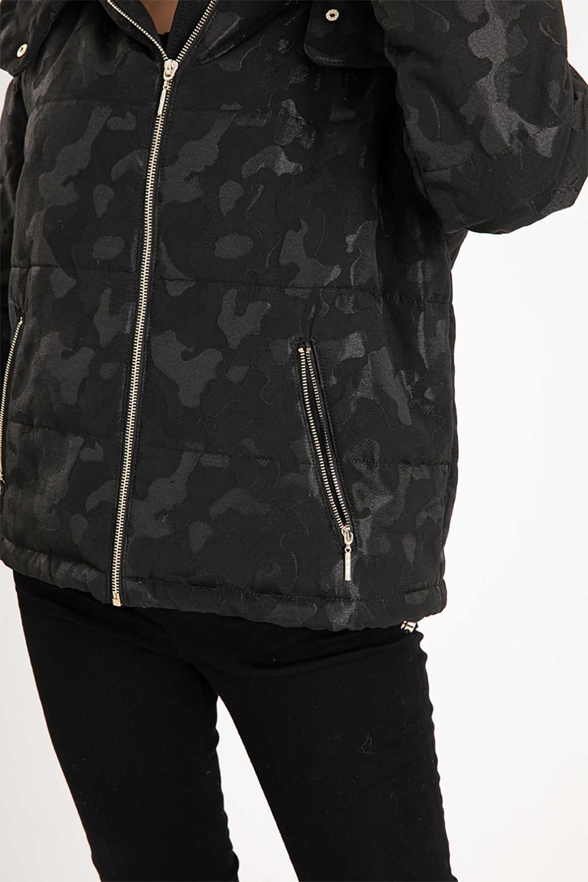 Liu Jo Kamuflaj Jakarlı Kapüşonlu Puffer Mont-Libas Trendy Fashion Store