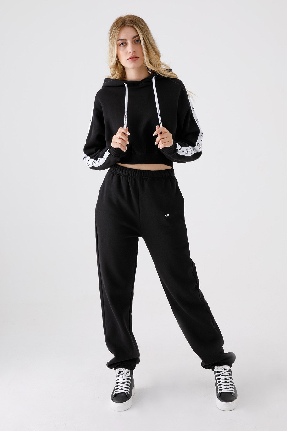 Chiara Ferragni Winking Eye Şeritli Crop Sweatshirt-Libas Trendy Fashion Store