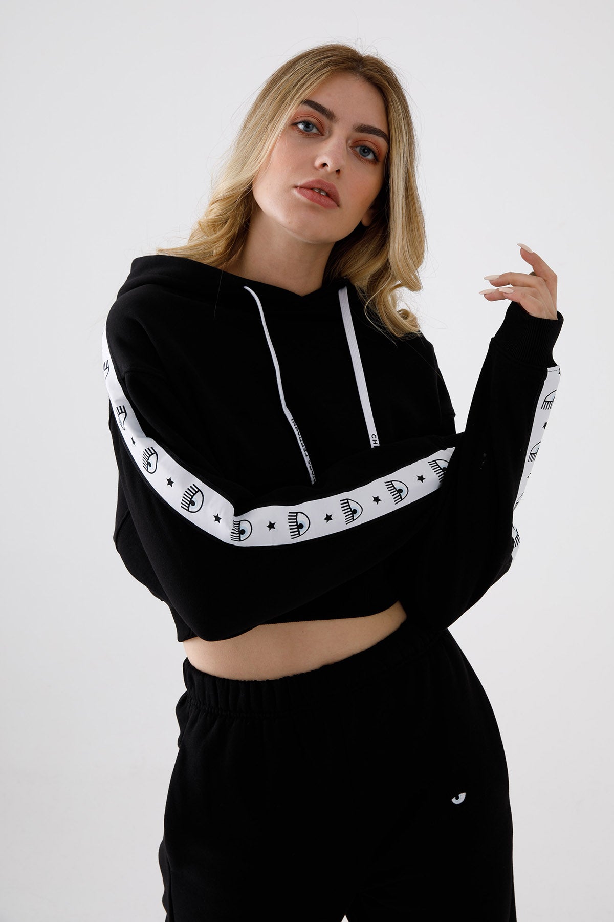 Chiara Ferragni Winking Eye Şeritli Crop Sweatshirt-Libas Trendy Fashion Store