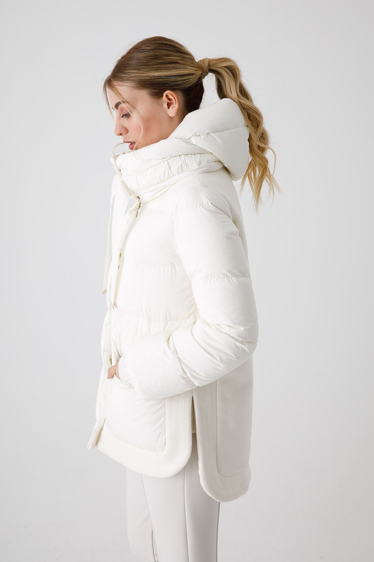 Herno Kapüşonlu Yandan Yırtmaçlı Puffer Kaban-Libas Trendy Fashion Store