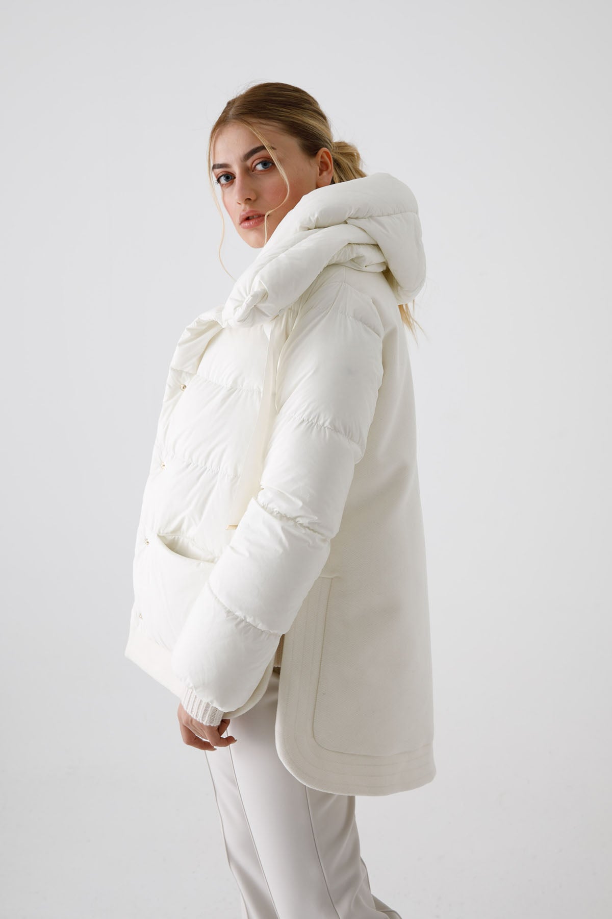 Herno Kapüşonlu Yandan Yırtmaçlı Puffer Kaban-Libas Trendy Fashion Store