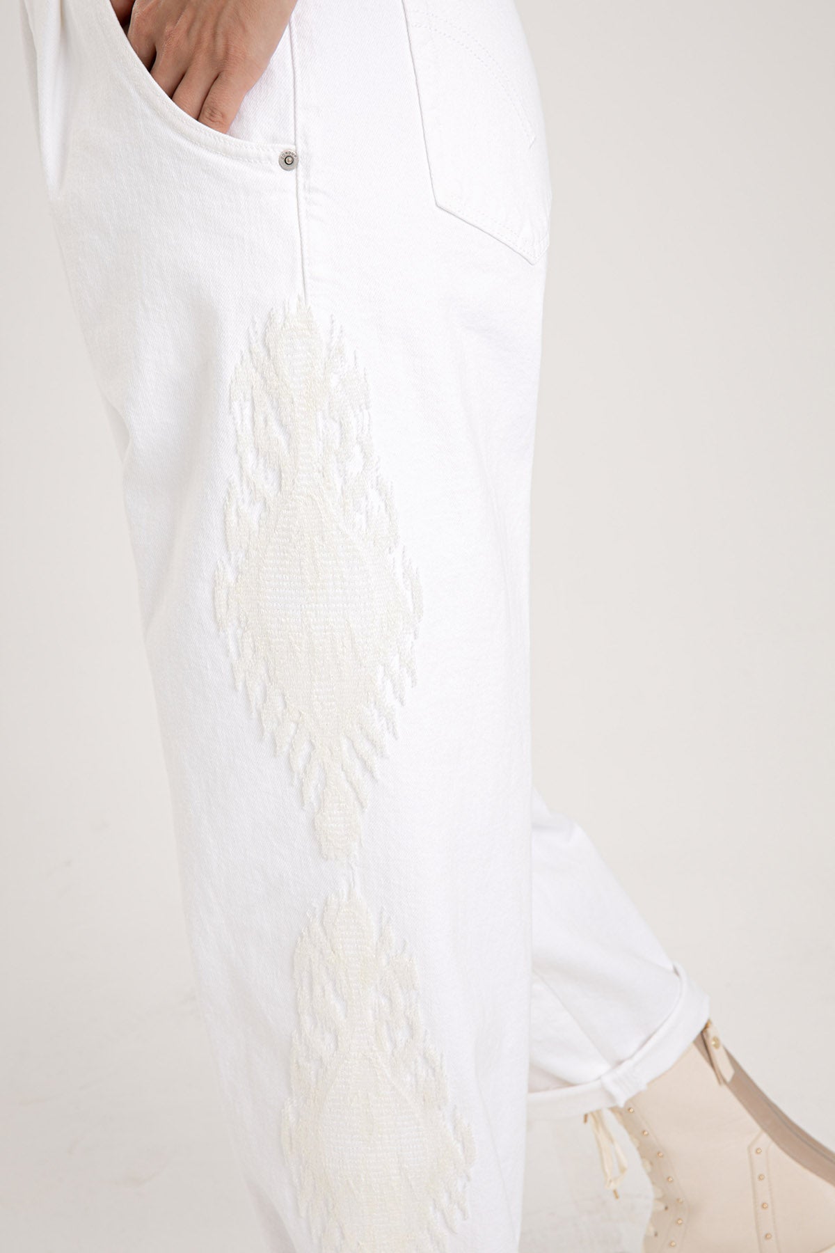 Dondup Claire Loose Fit Tek Pile Jeans-Libas Trendy Fashion Store