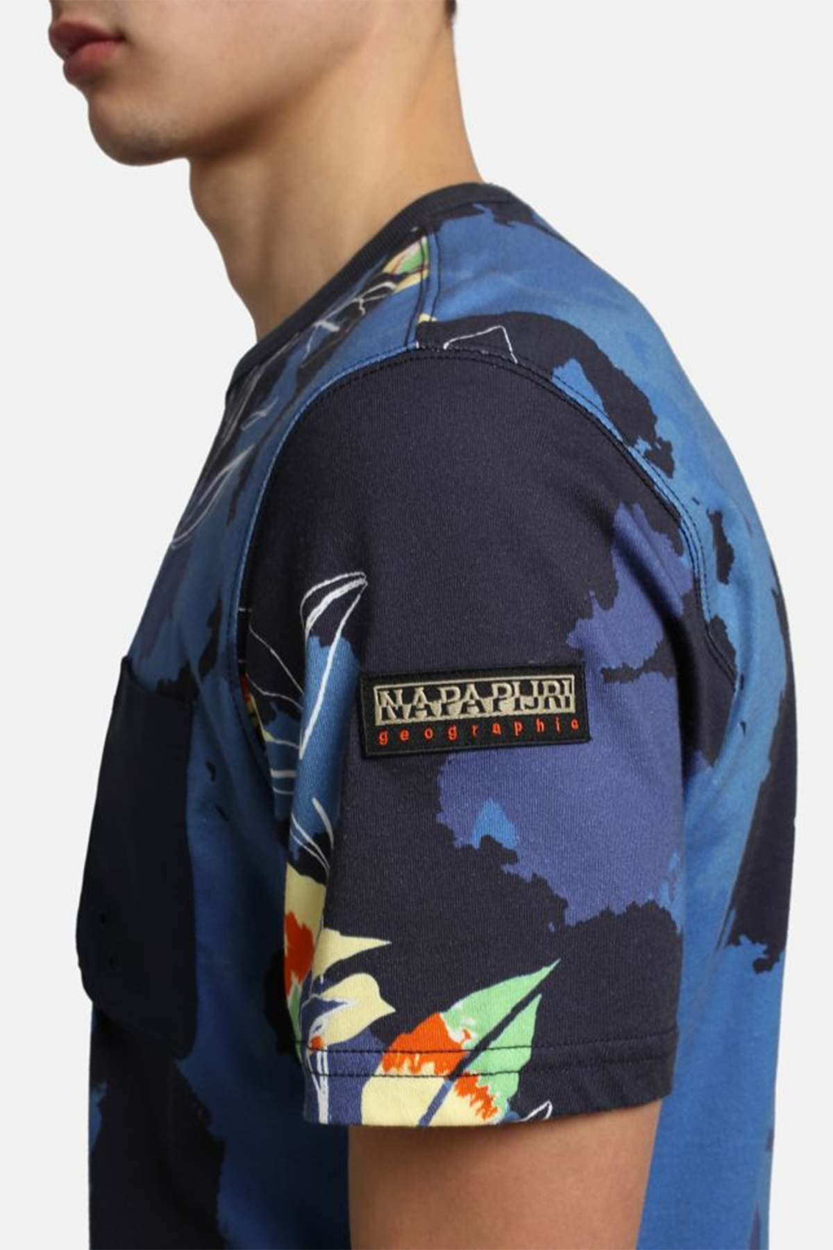 Napapijri Cep Detaylı Kamuflaj Desenli T-shirt-Libas Trendy Fashion Store