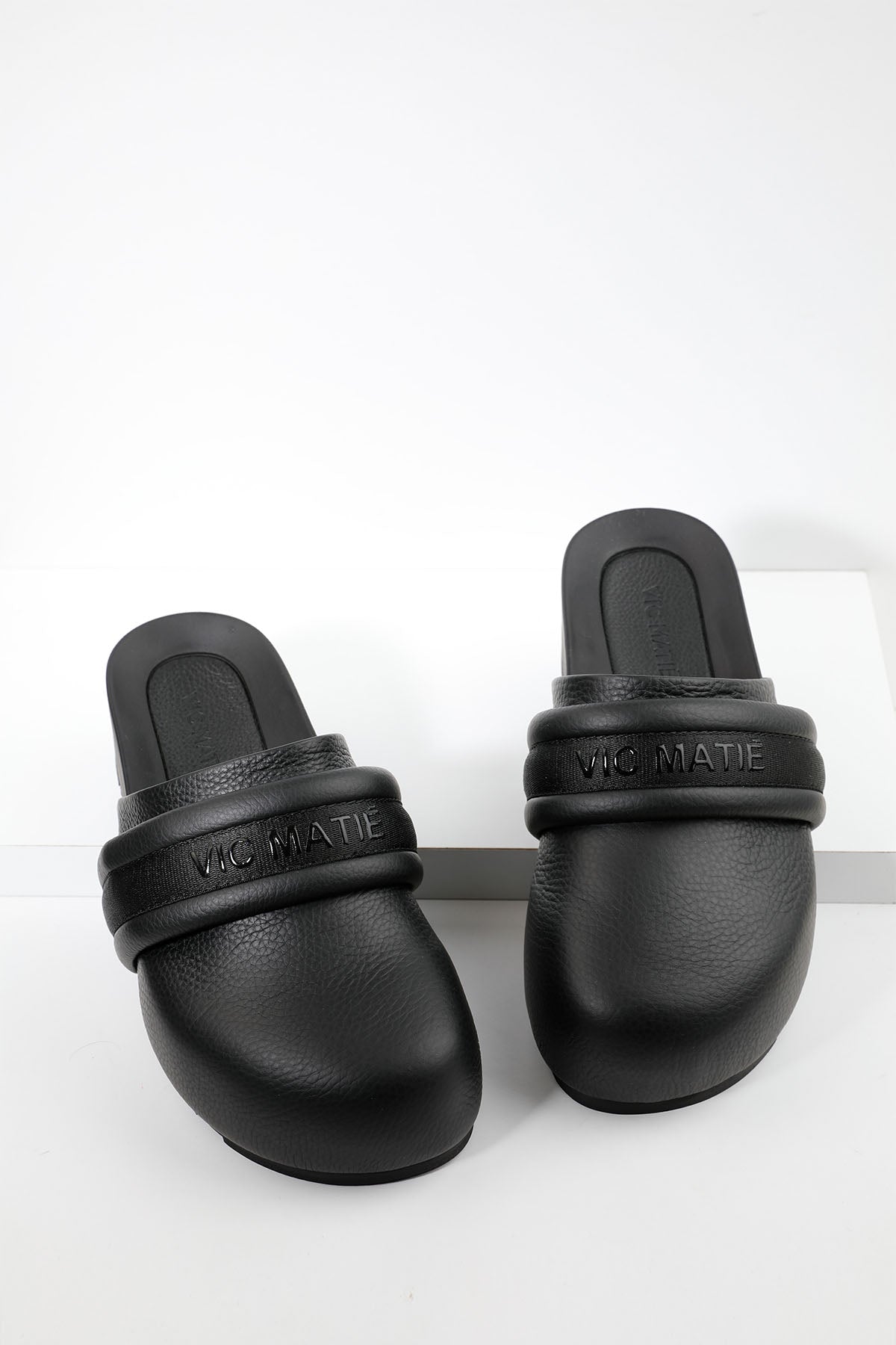 Vic Matie Logo Bantlı Deri Sabo Terlik-Libas Trendy Fashion Store