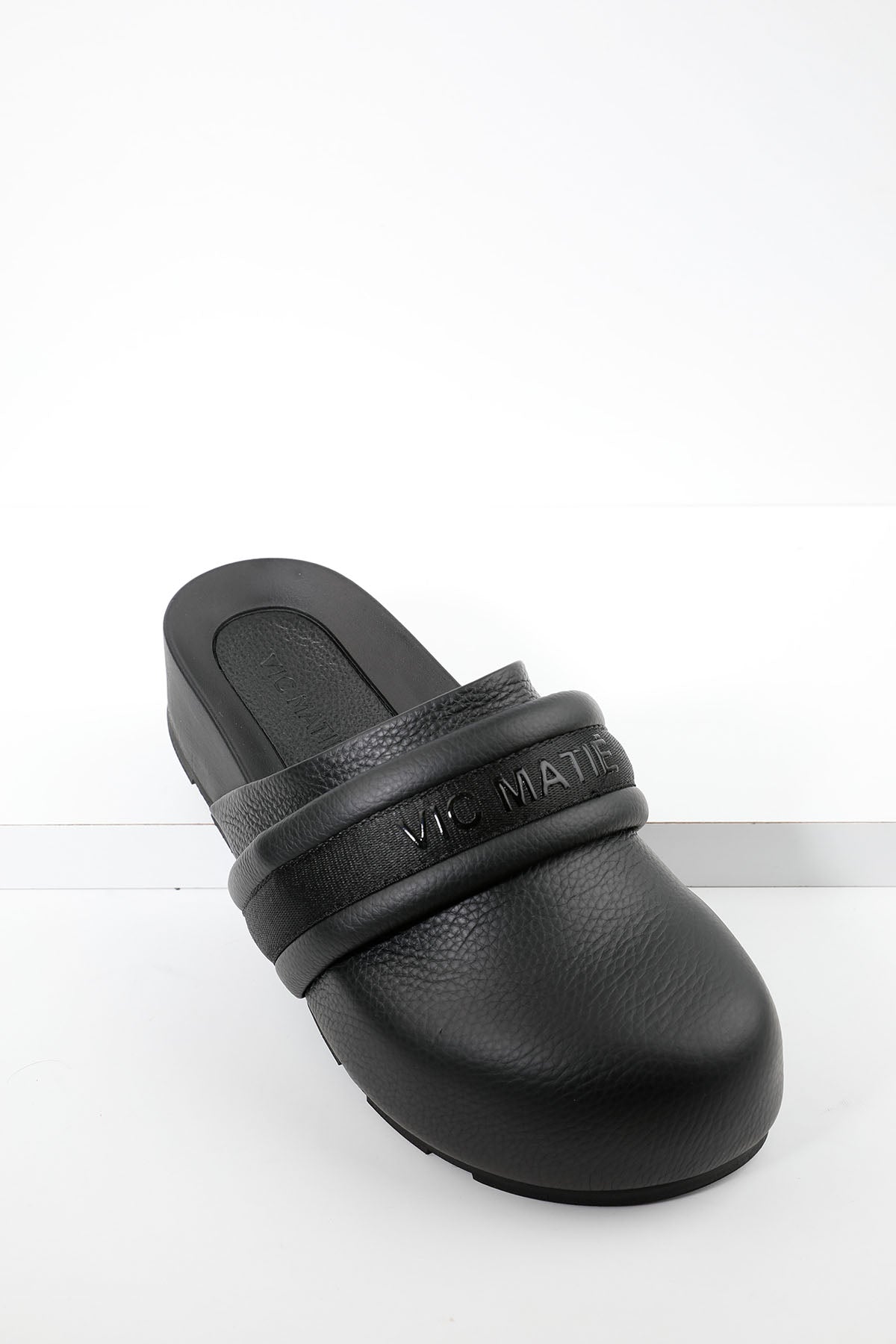 Vic Matie Logo Bantlı Deri Sabo Terlik-Libas Trendy Fashion Store
