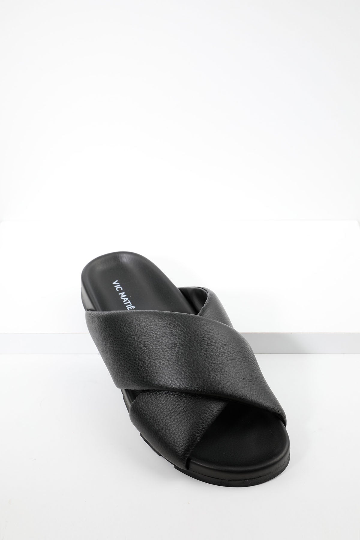 Vic Matie Yastıklı Çapraz Bantlı Deri Terlik-Libas Trendy Fashion Store