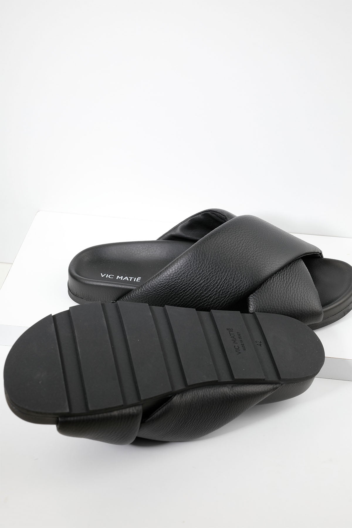 Vic Matie Yastıklı Çapraz Bantlı Deri Terlik-Libas Trendy Fashion Store