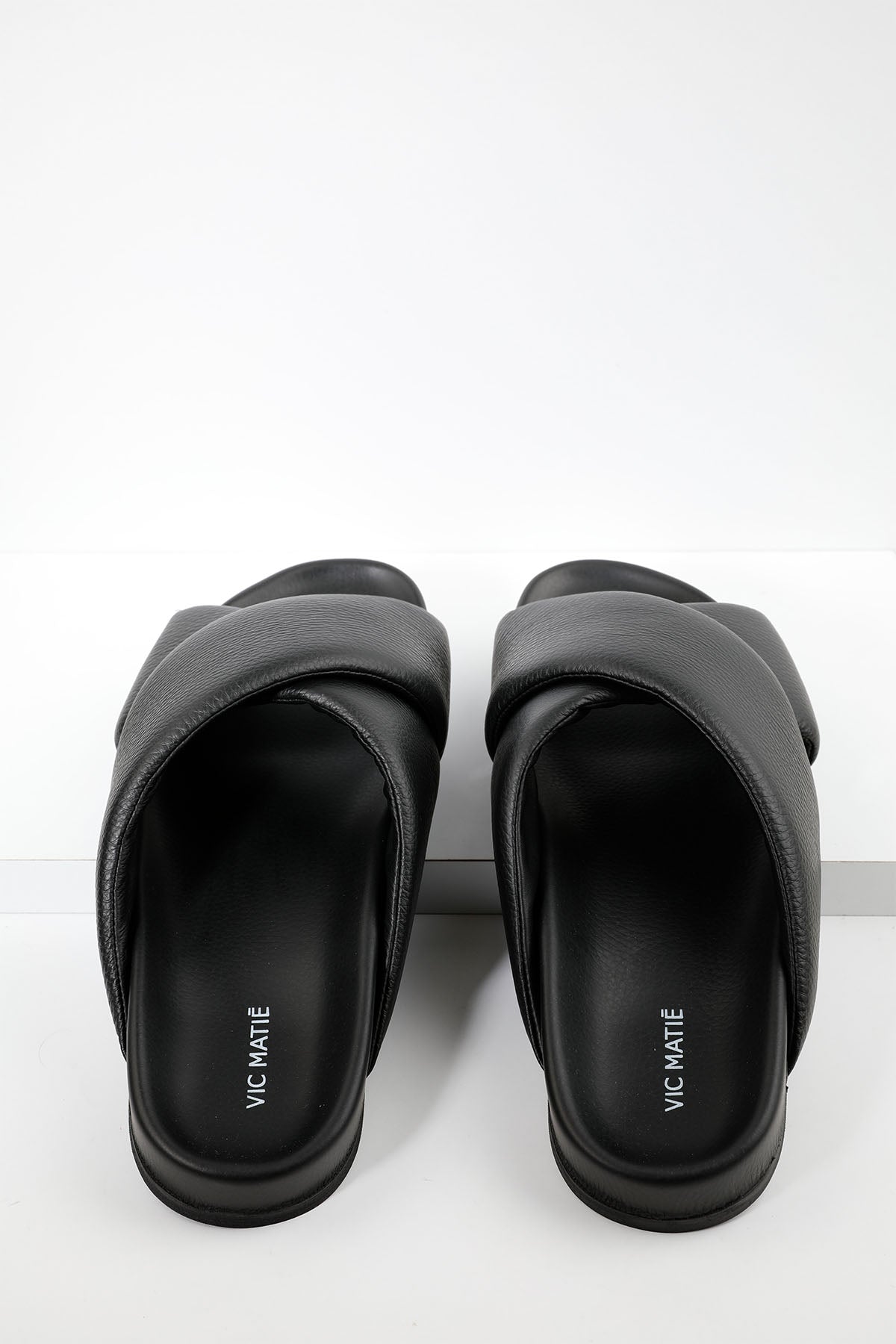 Vic Matie Yastıklı Çapraz Bantlı Deri Terlik-Libas Trendy Fashion Store