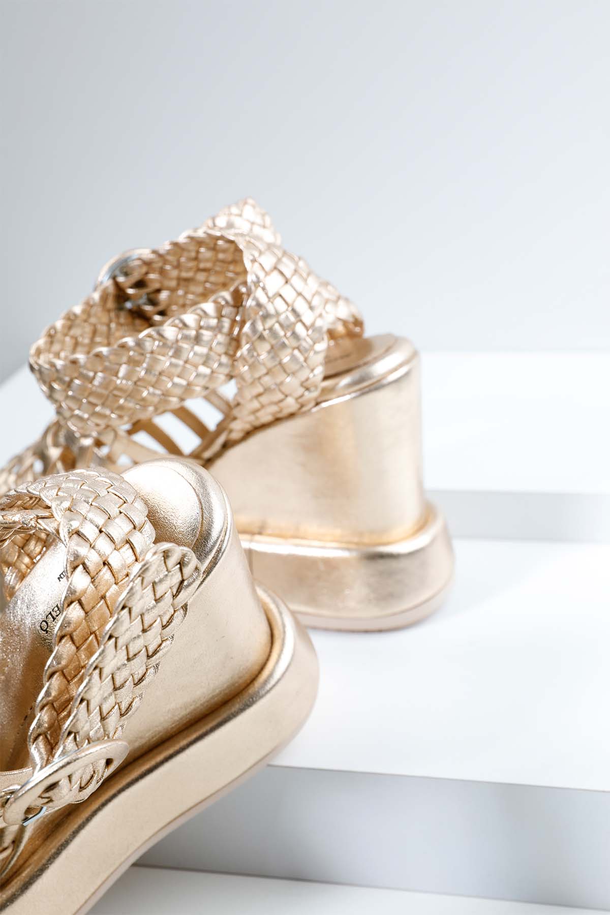 Paloma Barcelo Hiami Dolgu Topuklu Örgü Deri Sandalet-Libas Trendy Fashion Store