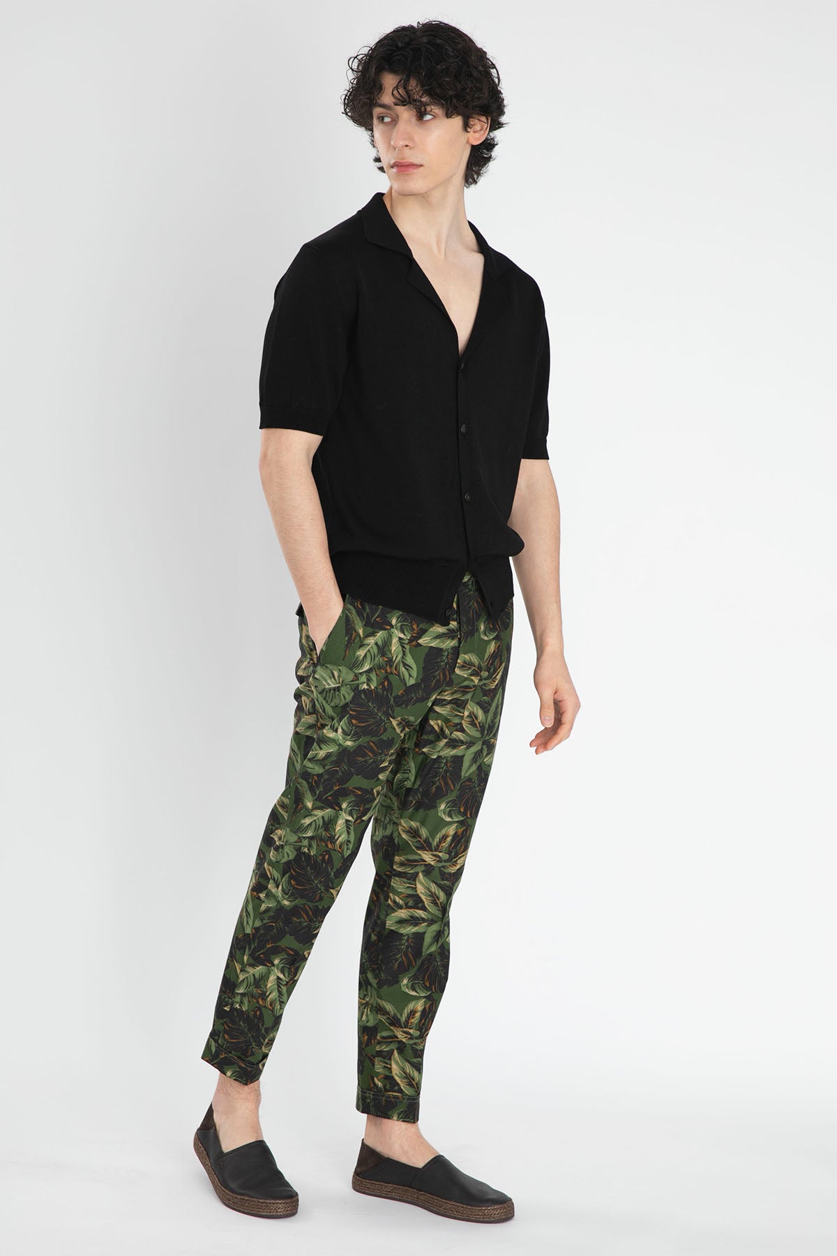 Pantaloni Torino Kamp Yaka Kısa Kollu Örgü Triko Ceket-Libas Trendy Fashion Store