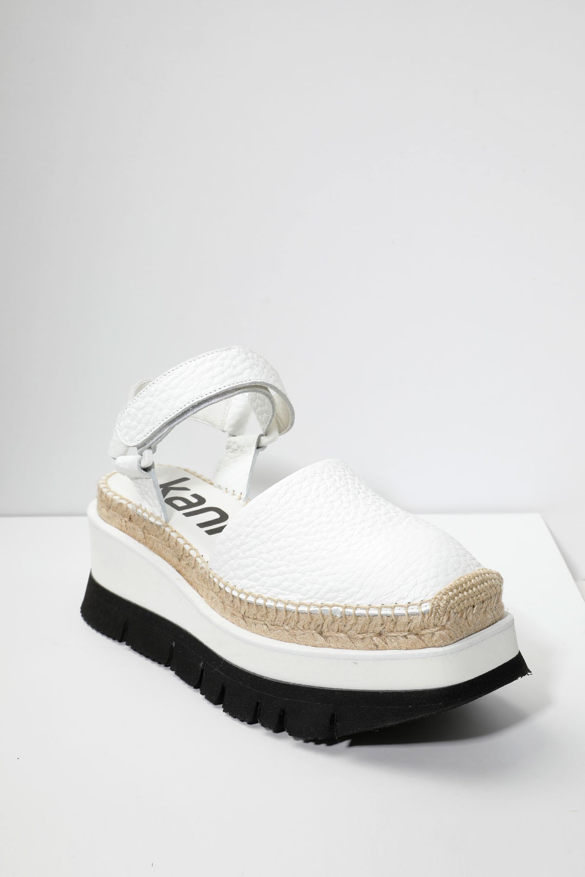 Kanna Küt Burun Hasır Detaylı Deri Sandalet-Libas Trendy Fashion Store