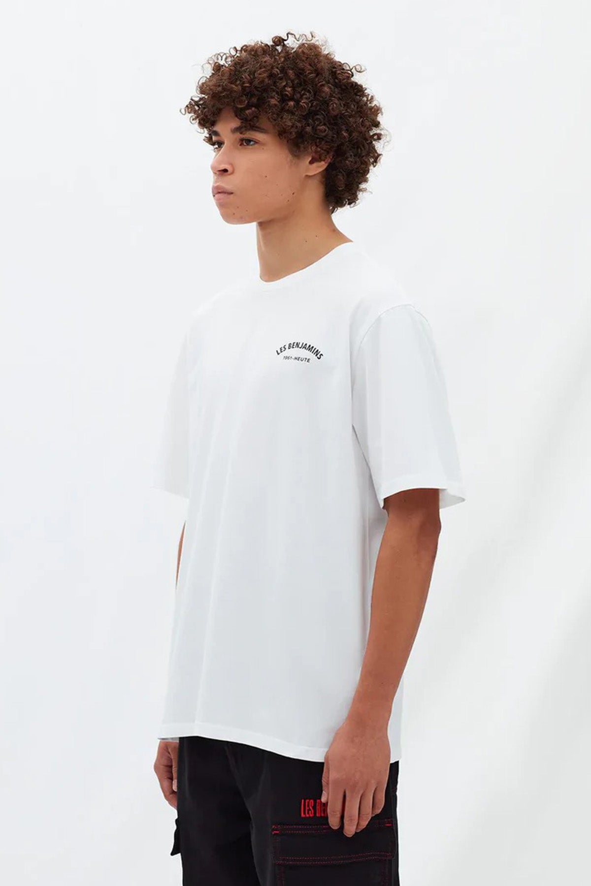 Les Benjamins Yuvarlak Yaka Logolu T-shirt-Libas Trendy Fashion Store