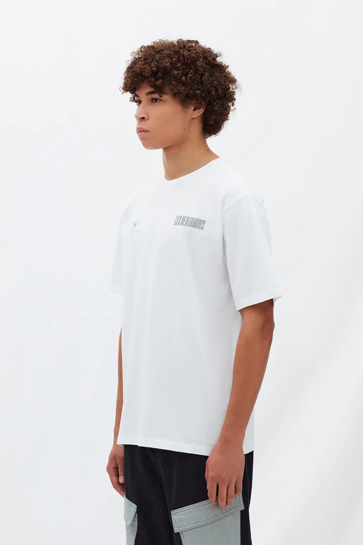 Les Benjamins Yuvarlak Yaka Logolu T-shirt-Libas Trendy Fashion Store