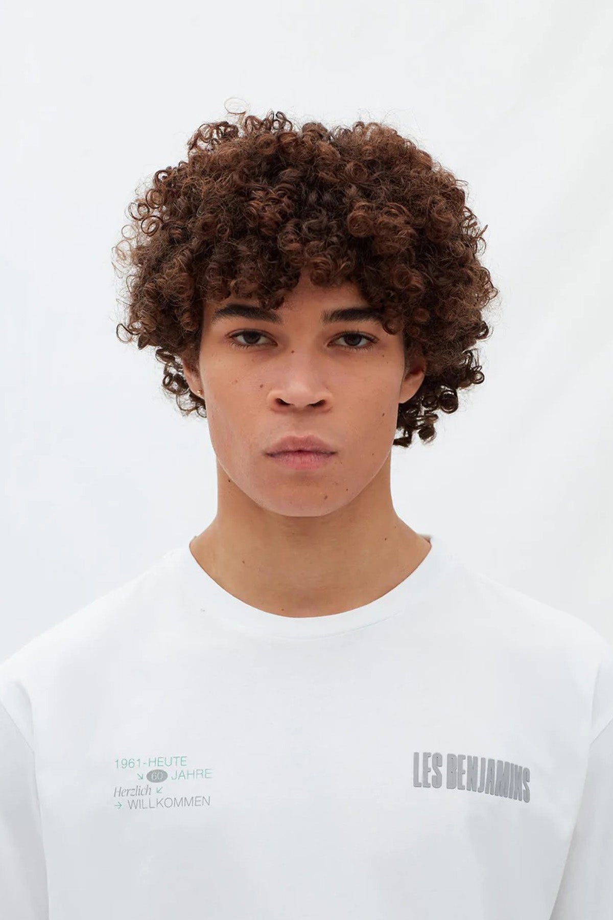 Les Benjamins Yuvarlak Yaka Logolu T-shirt-Libas Trendy Fashion Store