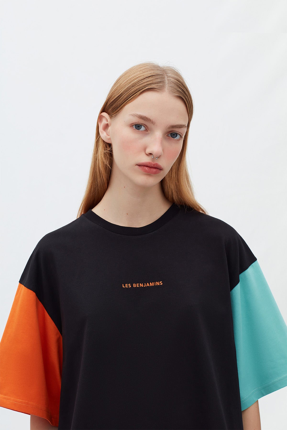 Les Benjamins Yuvarlak Yaka Logolu T-shirt-Libas Trendy Fashion Store