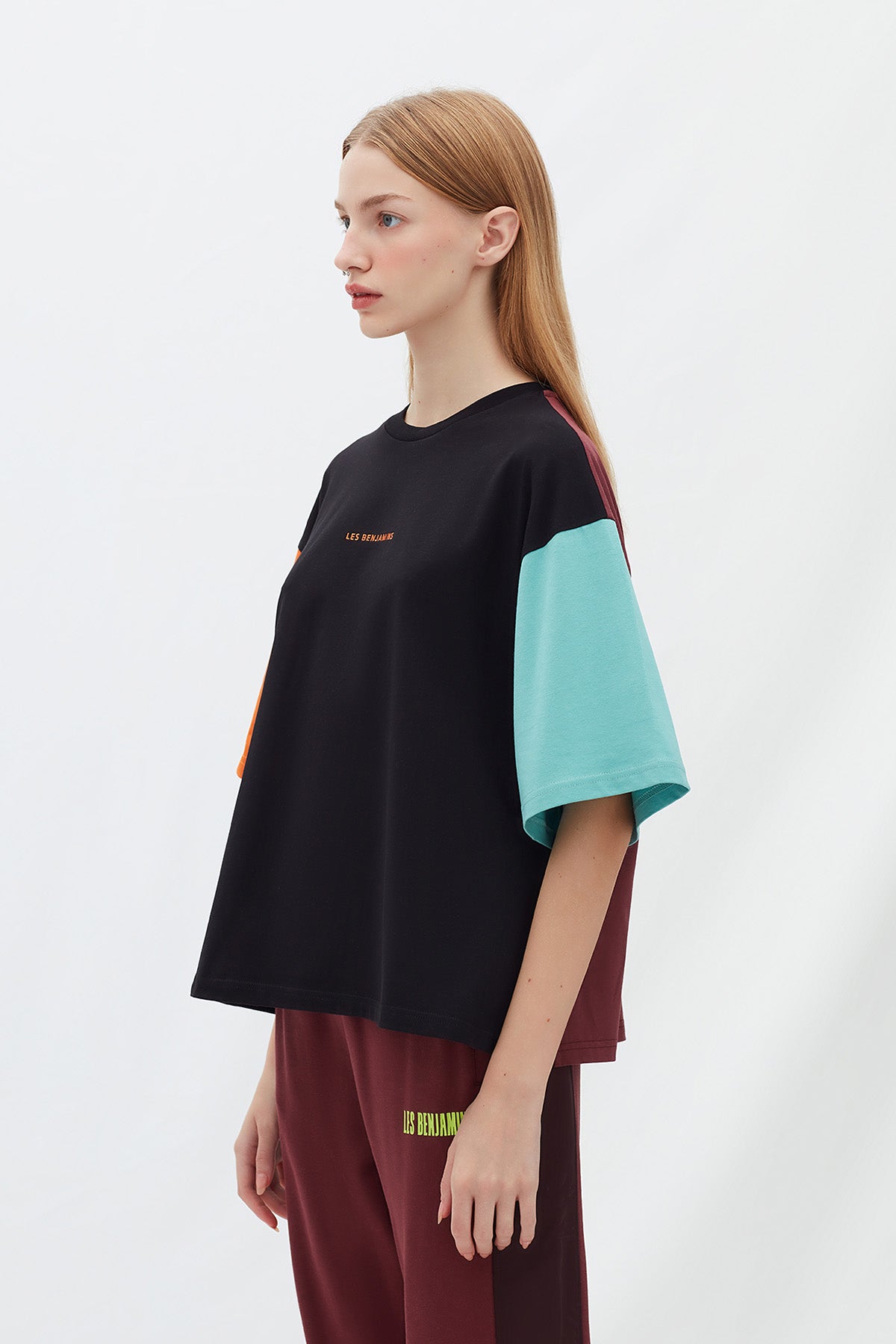 Les Benjamins Yuvarlak Yaka Logolu T-shirt-Libas Trendy Fashion Store