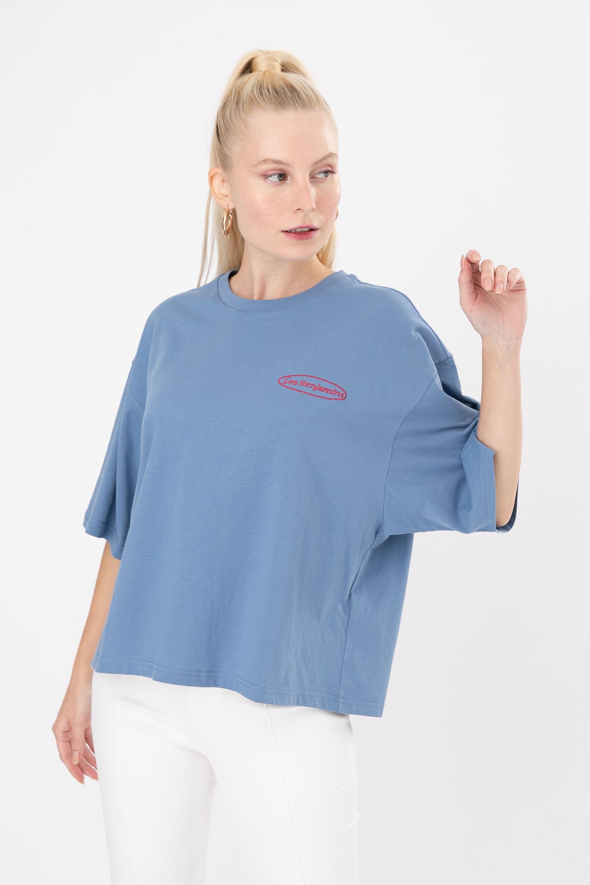 Les Benjamins Yuvarlak Yaka Logolu T-shirt-Libas Trendy Fashion Store