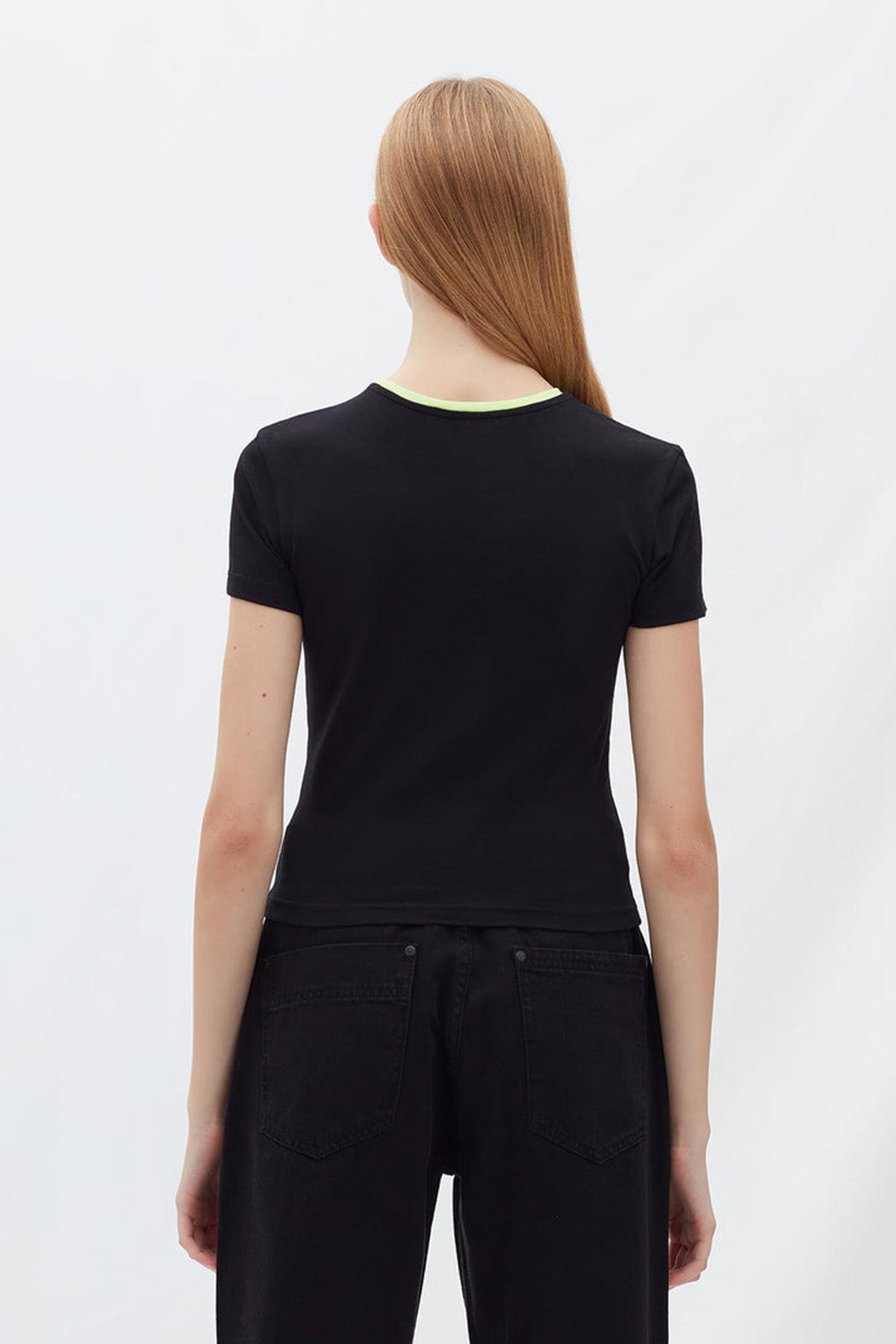 Les Benjamins Yuvarlak Yaka Logolu T-shirt-Libas Trendy Fashion Store