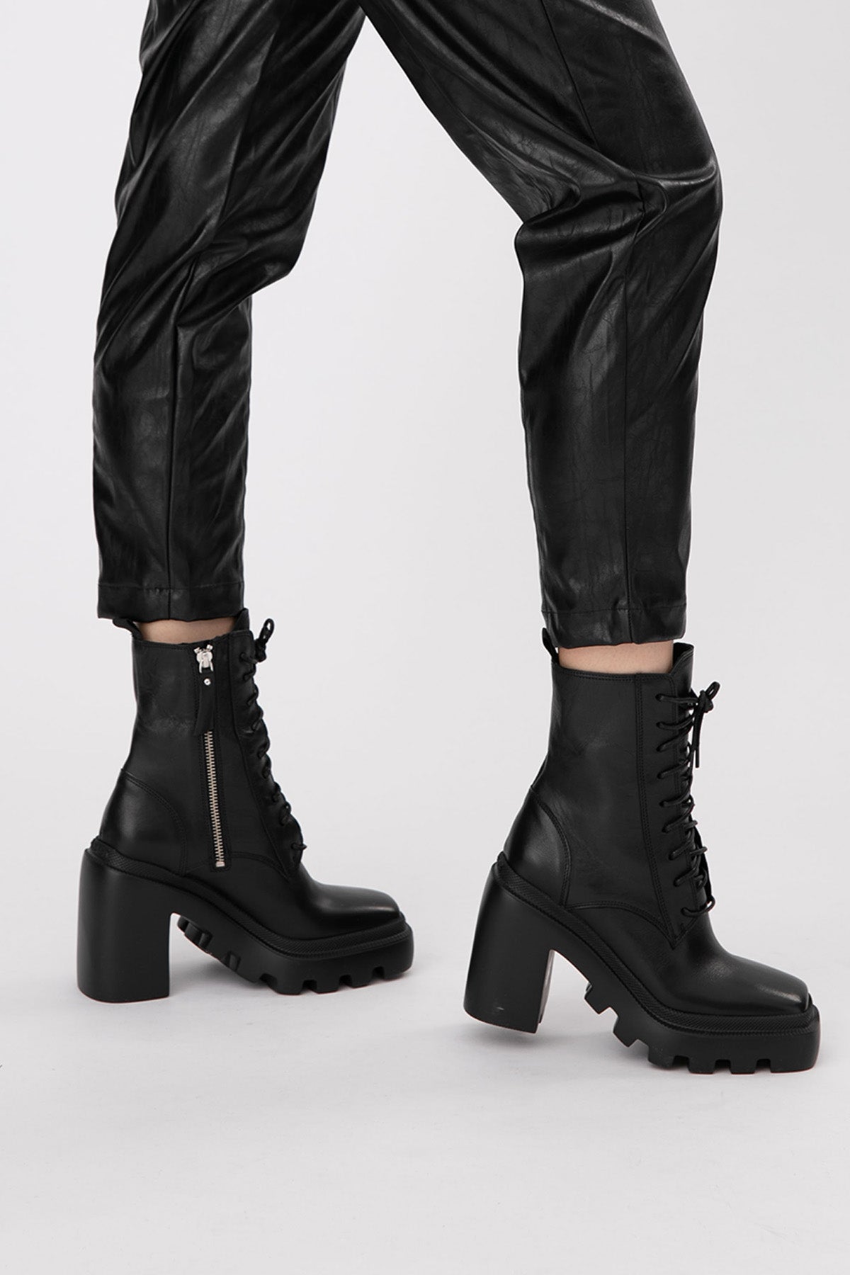 Vic Matie Küt Burun Yandan Fermuarlı Deri Postal Bot-Libas Trendy Fashion Store