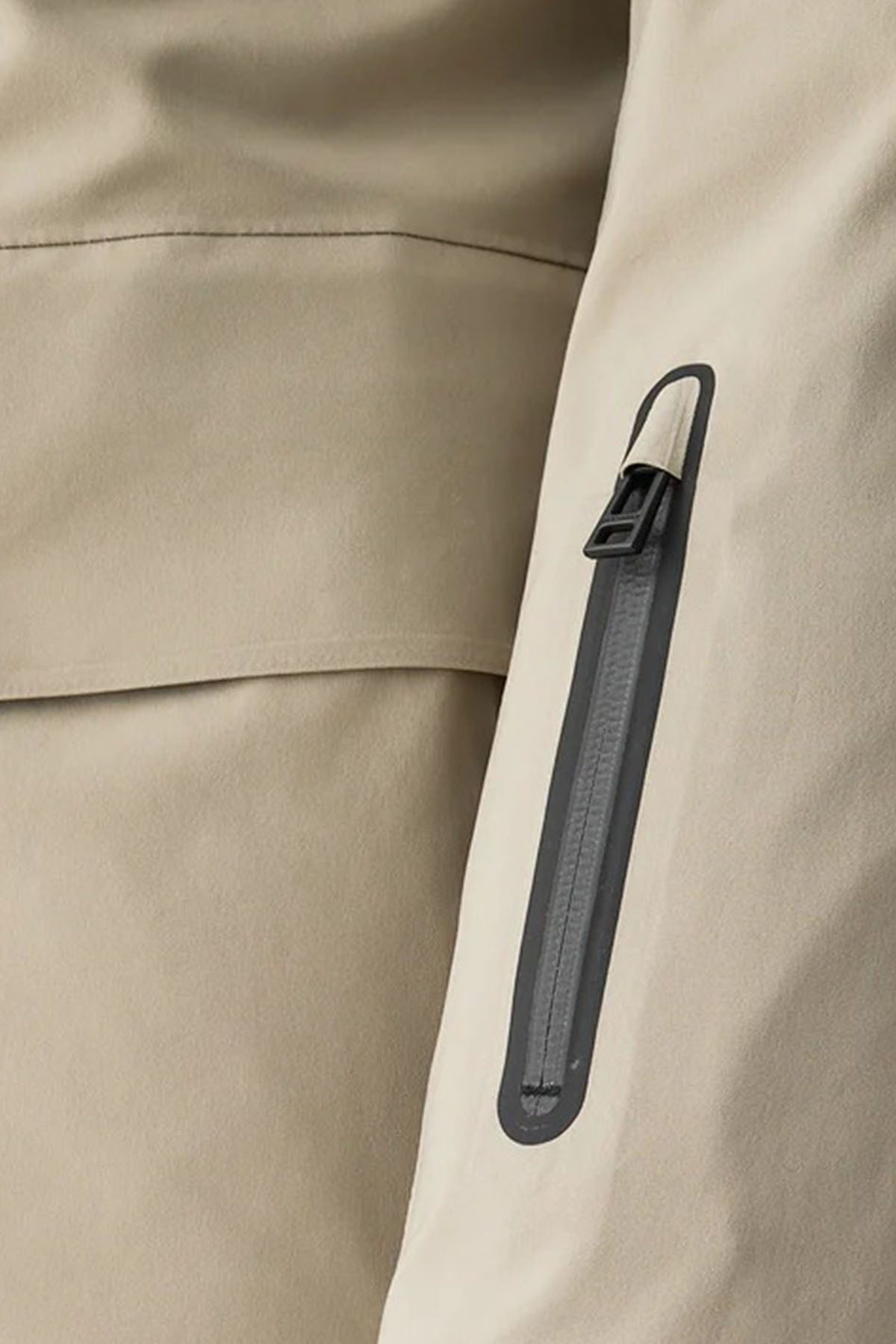 Belstaff Kapüşonlu Teknik Kumaş Mont-Libas Trendy Fashion Store