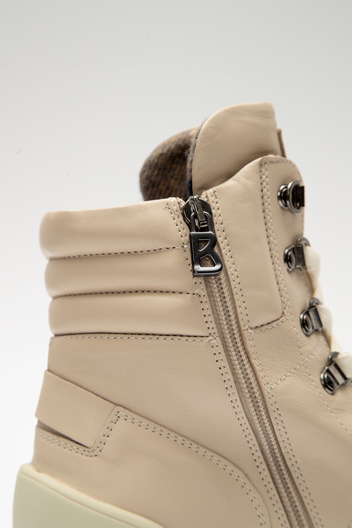 Bogner St. Moritz Ice Track Deri Postal-Libas Trendy Fashion Store