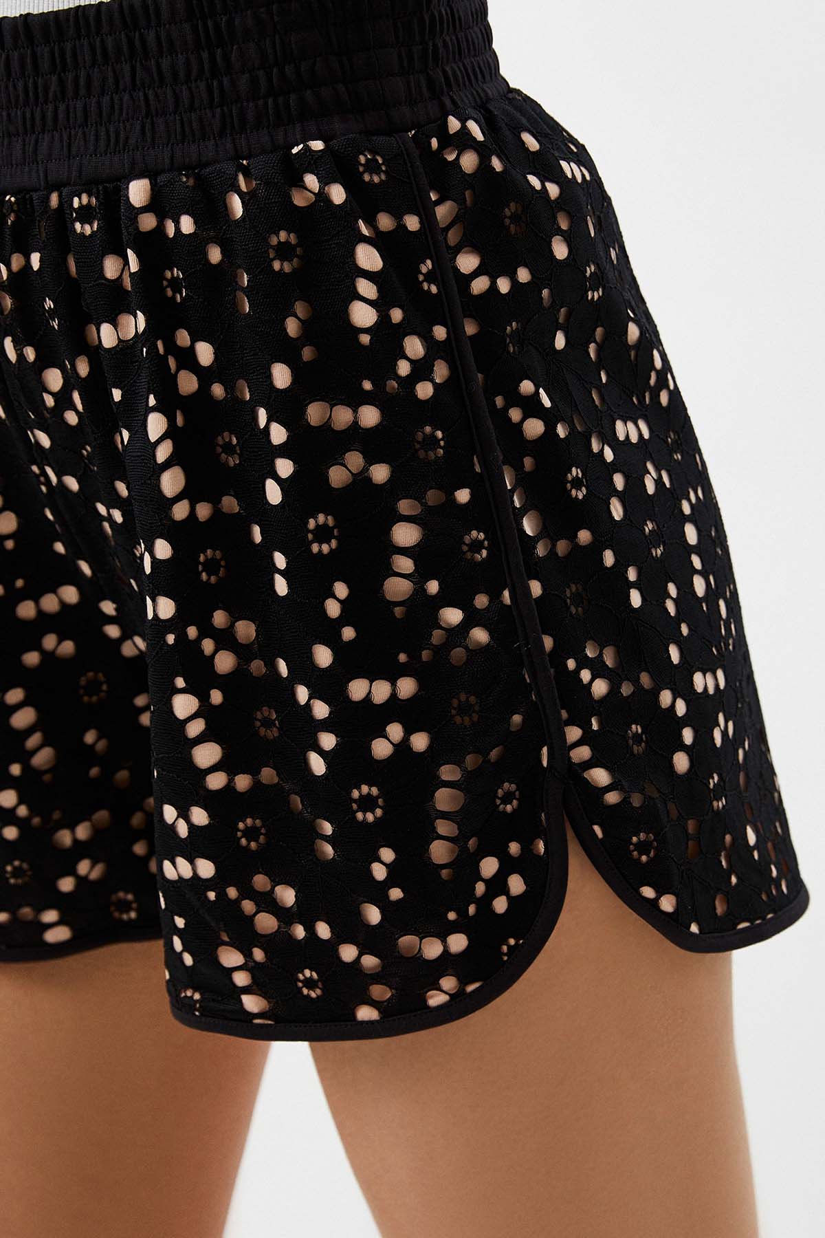 Liu Jo Lazer Kesim Fistolu Nakışlı Şort-Libas Trendy Fashion Store