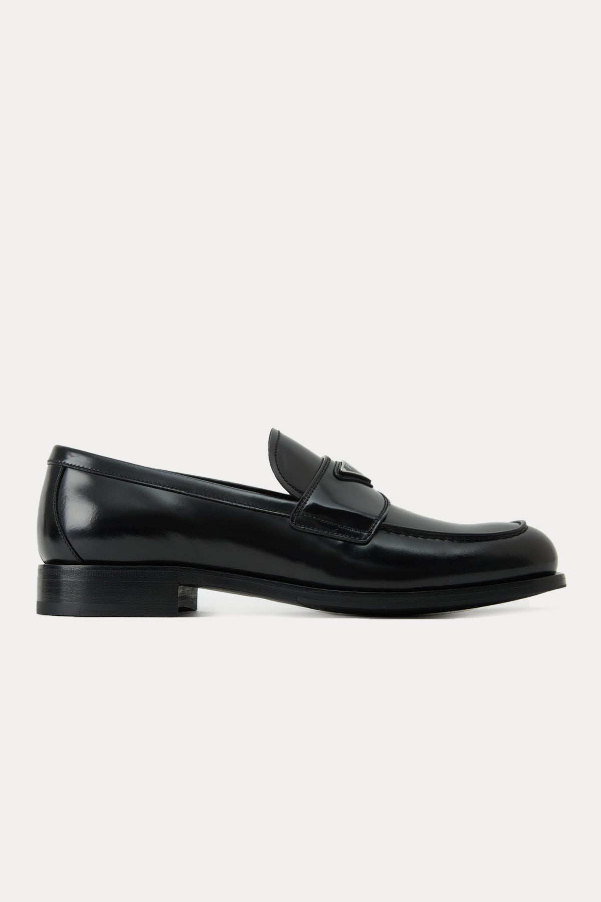 Prada Deri Küt Burun Loafer Ayakkabı-Libas Trendy Fashion Store