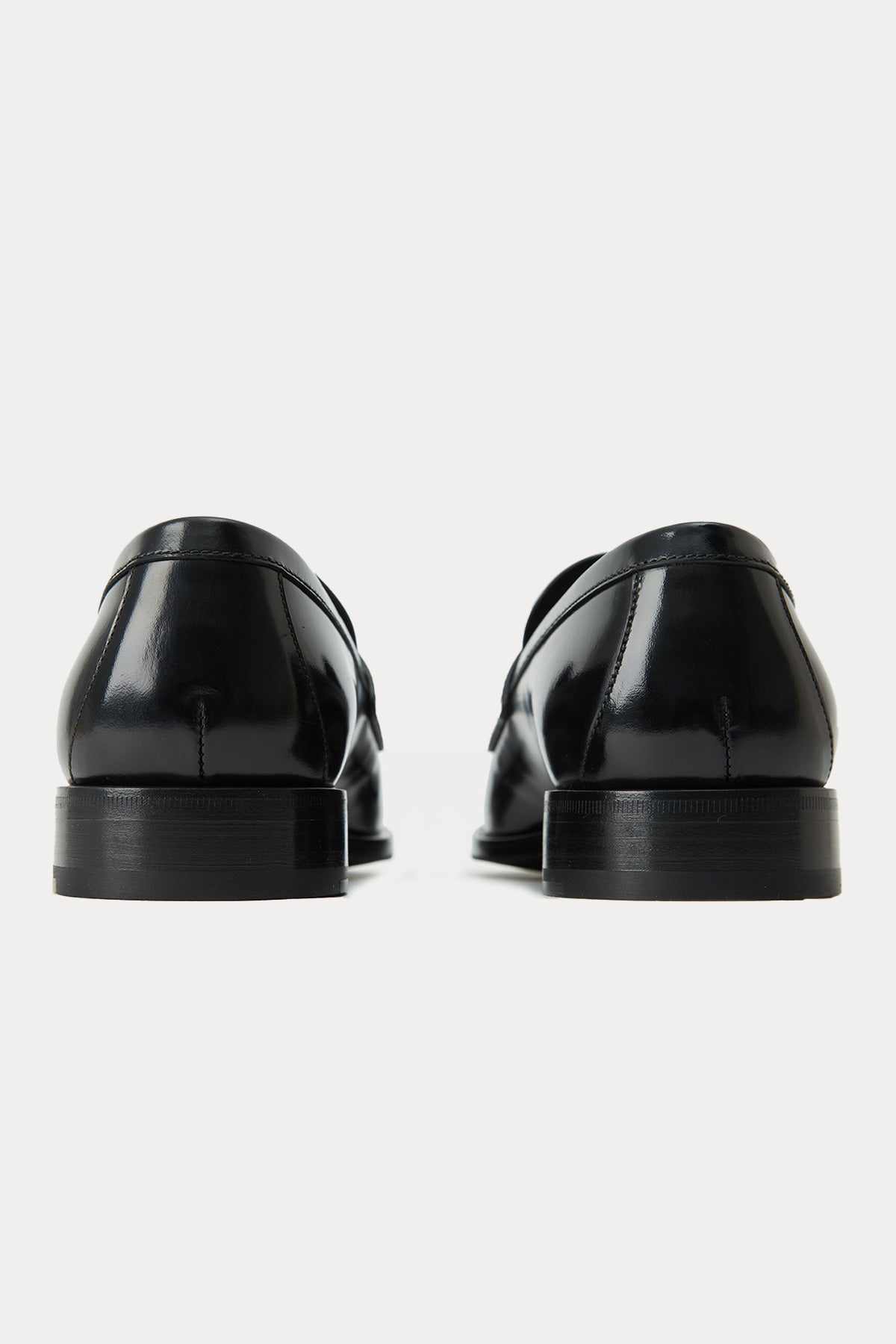 Prada Deri Küt Burun Loafer Ayakkabı-Libas Trendy Fashion Store