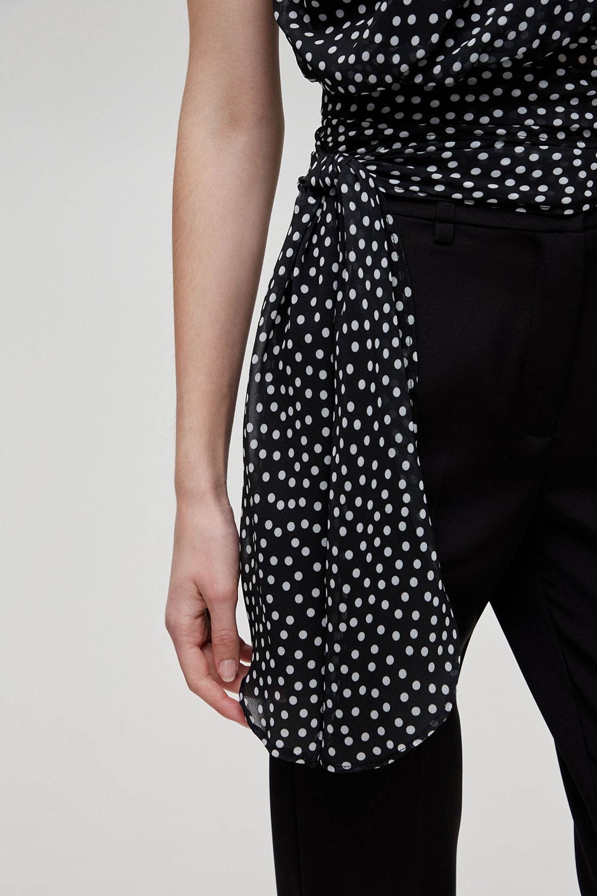 Bsb Tek Omuz Puantiyeli Bluz