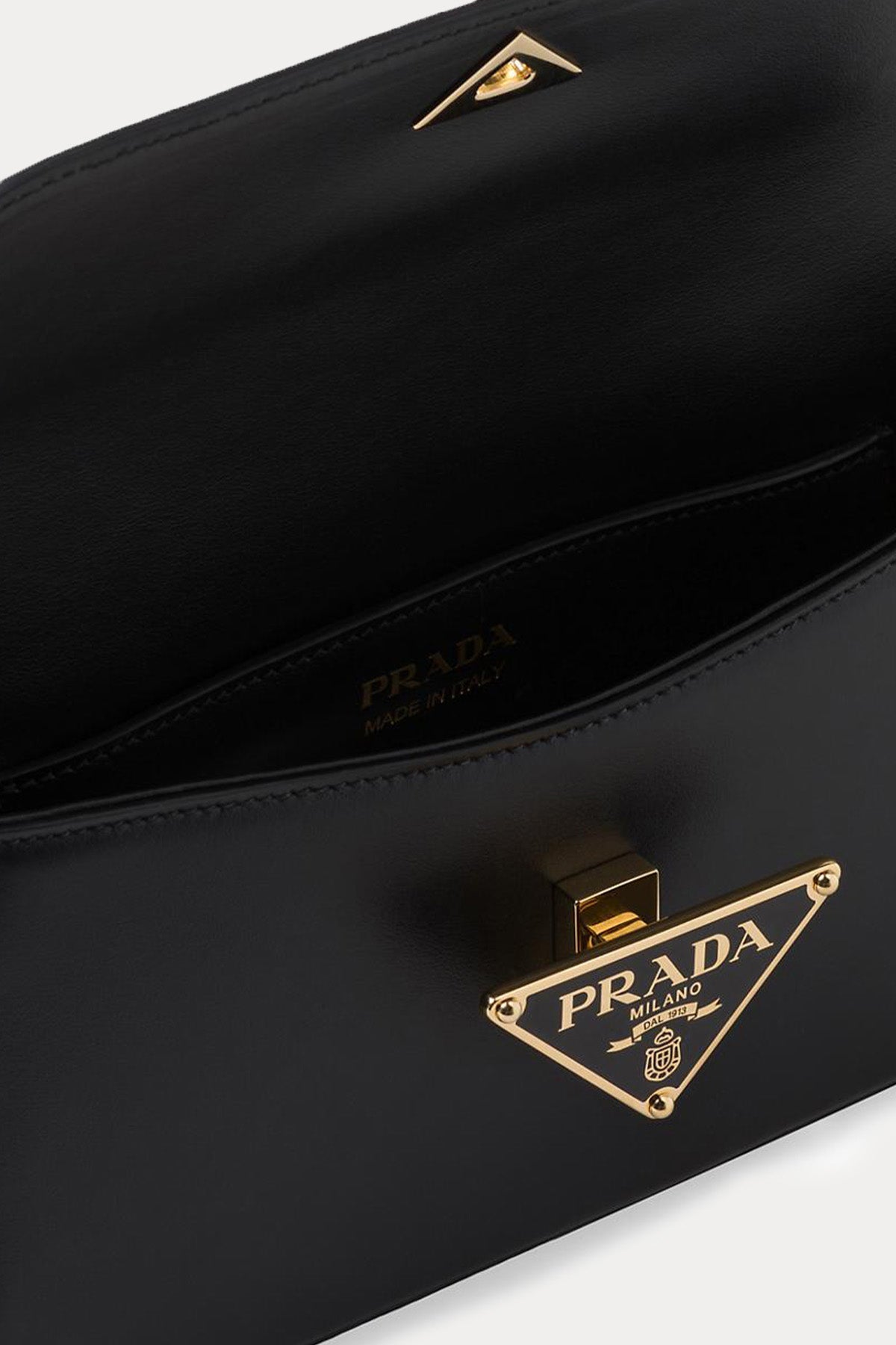 Prada Logolu Deri Omuz Çantası