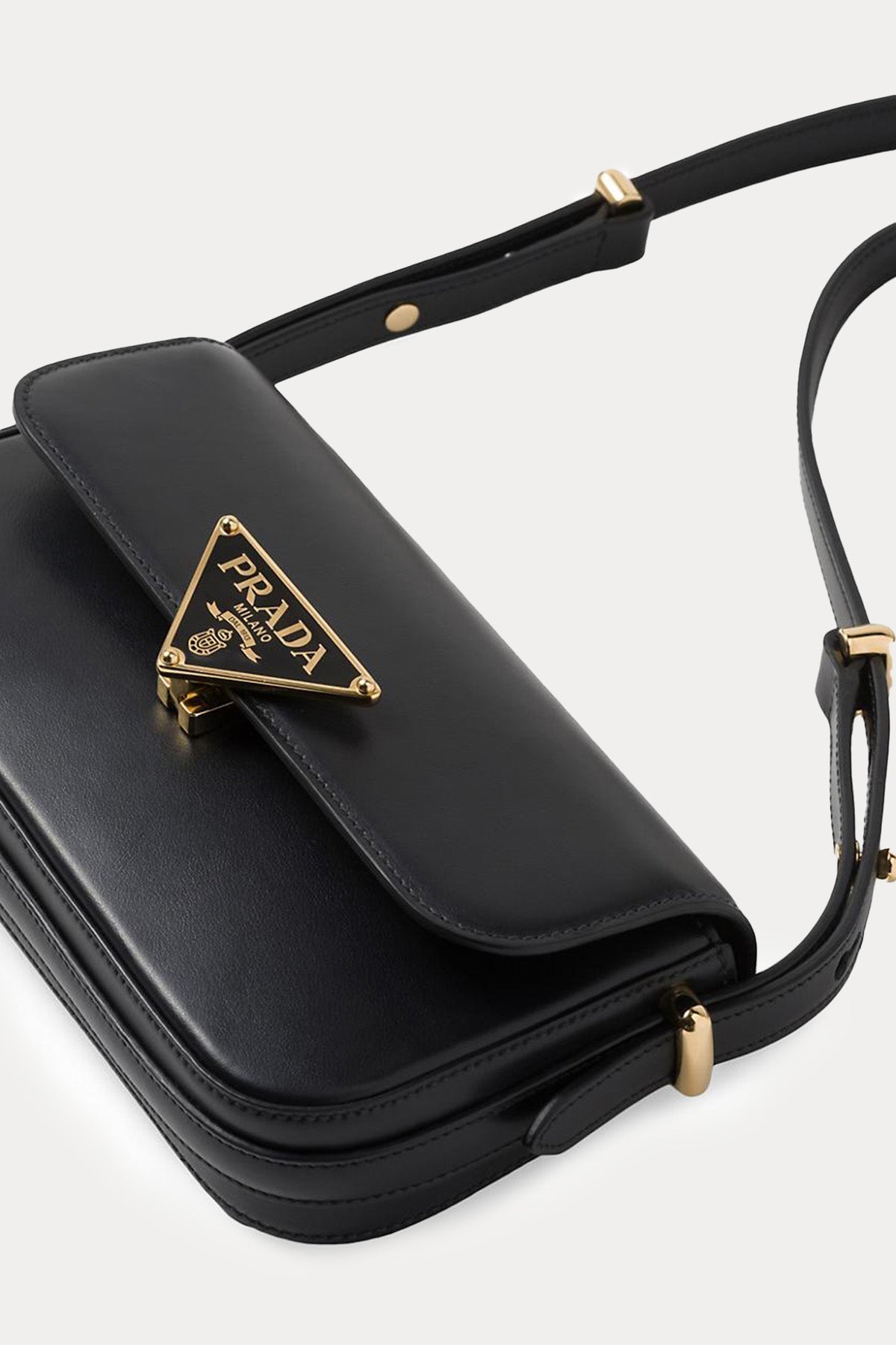 Prada Logolu Deri Omuz Çantası