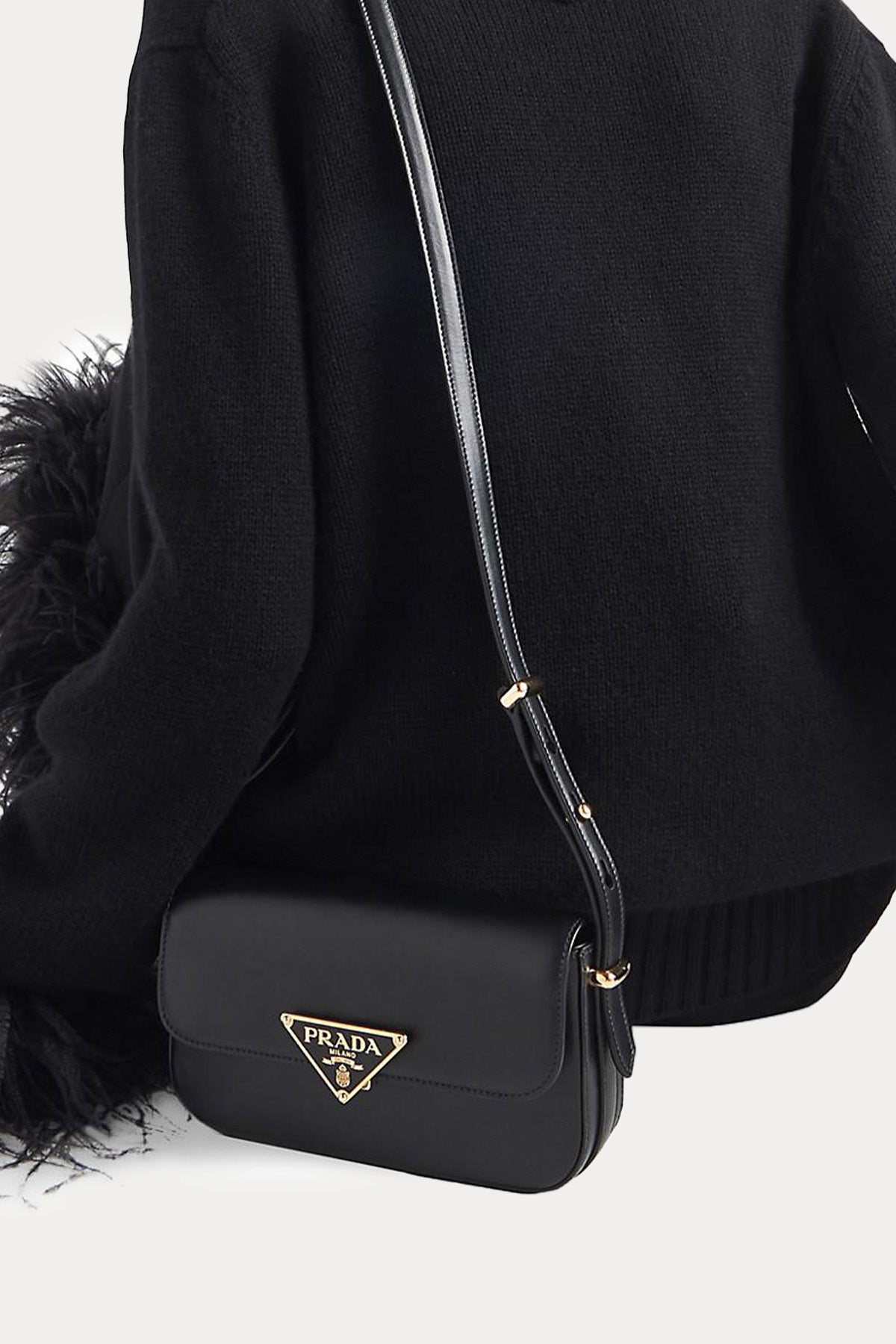 Prada Logolu Deri Omuz Çantası