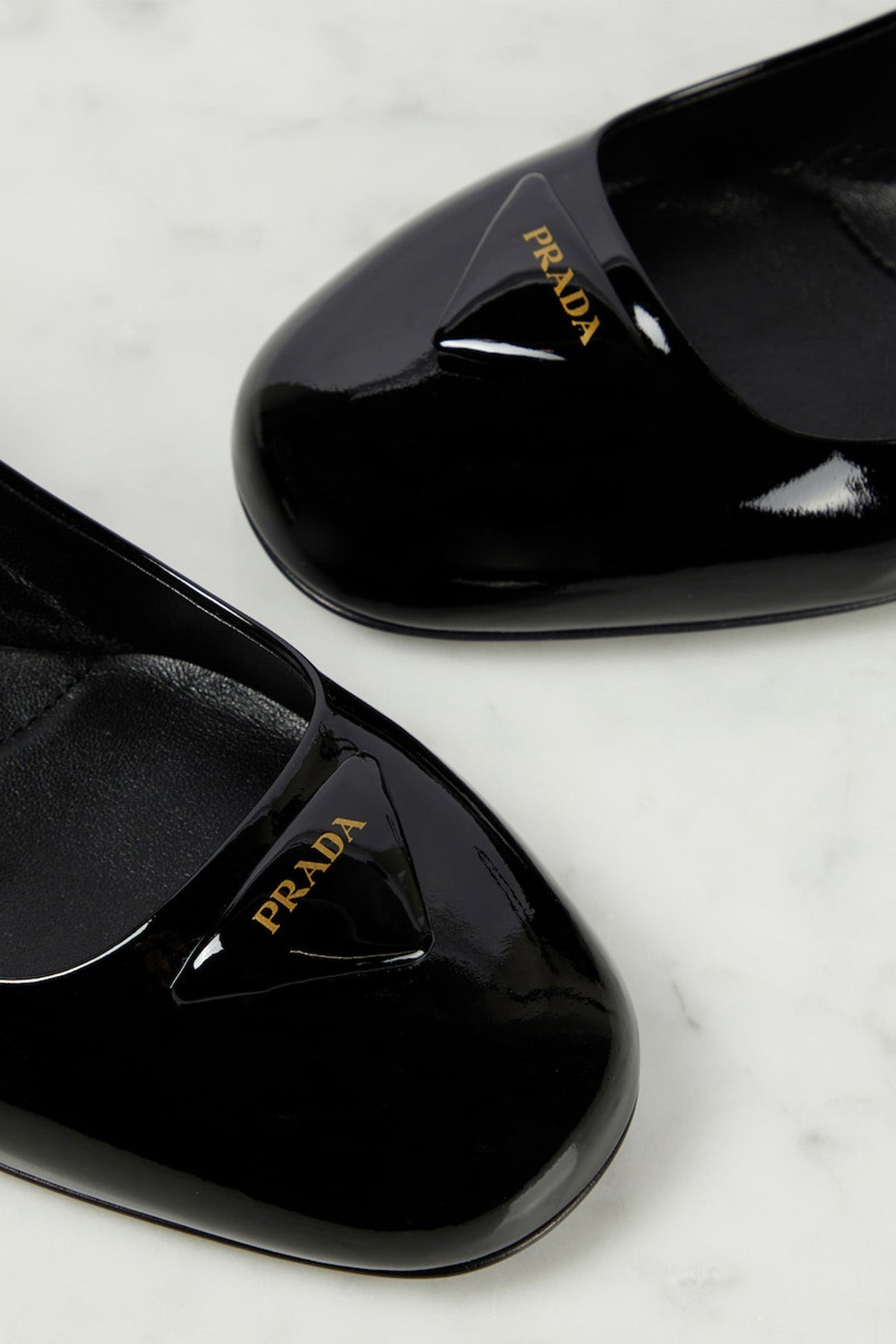 Prada Küt Burun Rugan Deri Ayakkabı-Ayakkabı-Libas