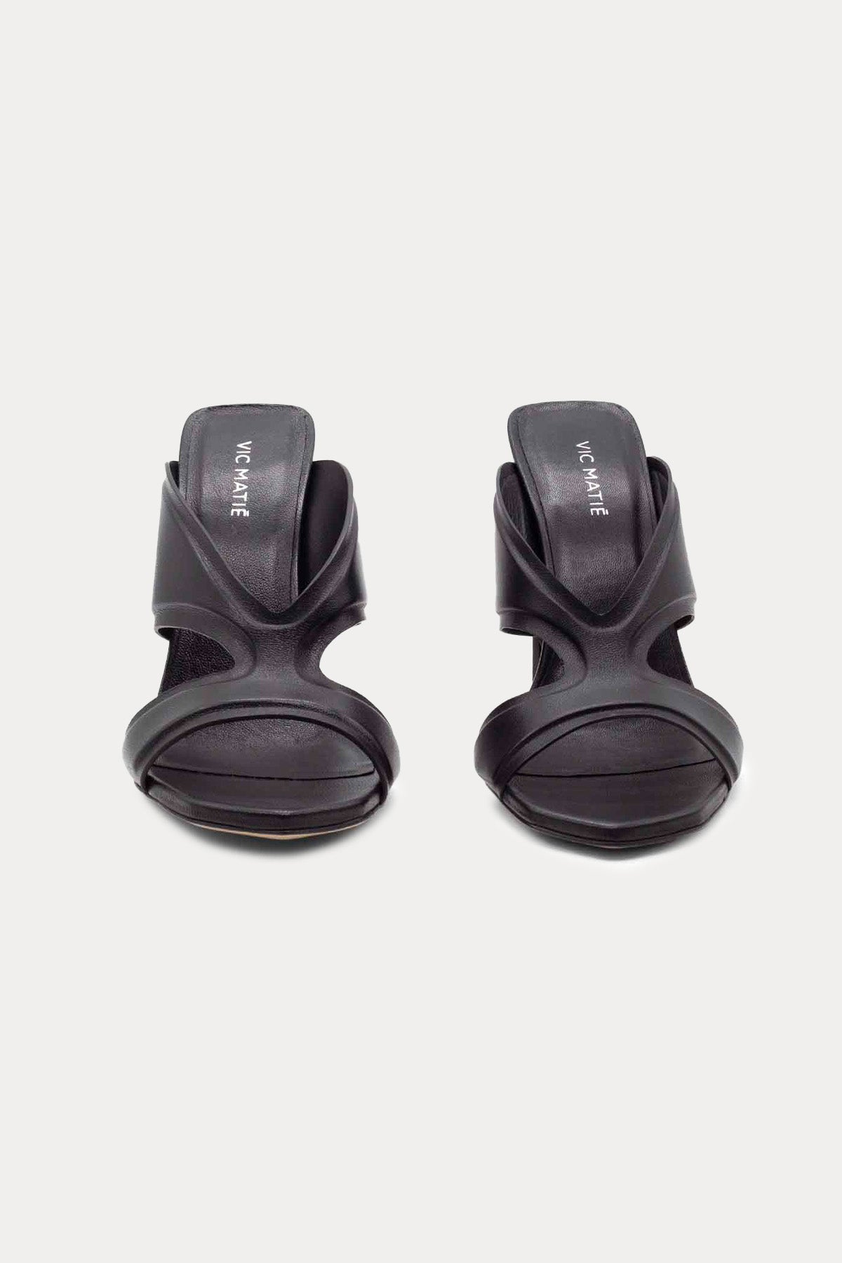 Vic Matie Sivri Burunlu Deri Terlik