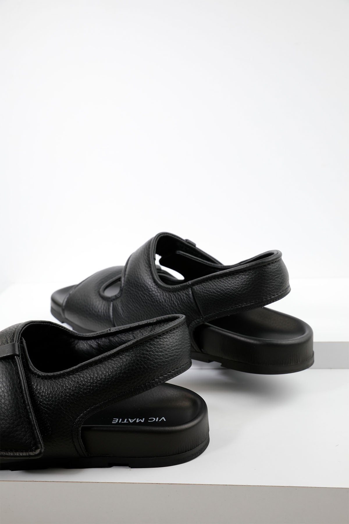 Vic Matie Cırt Cırt Bantlı Deri Sandalet