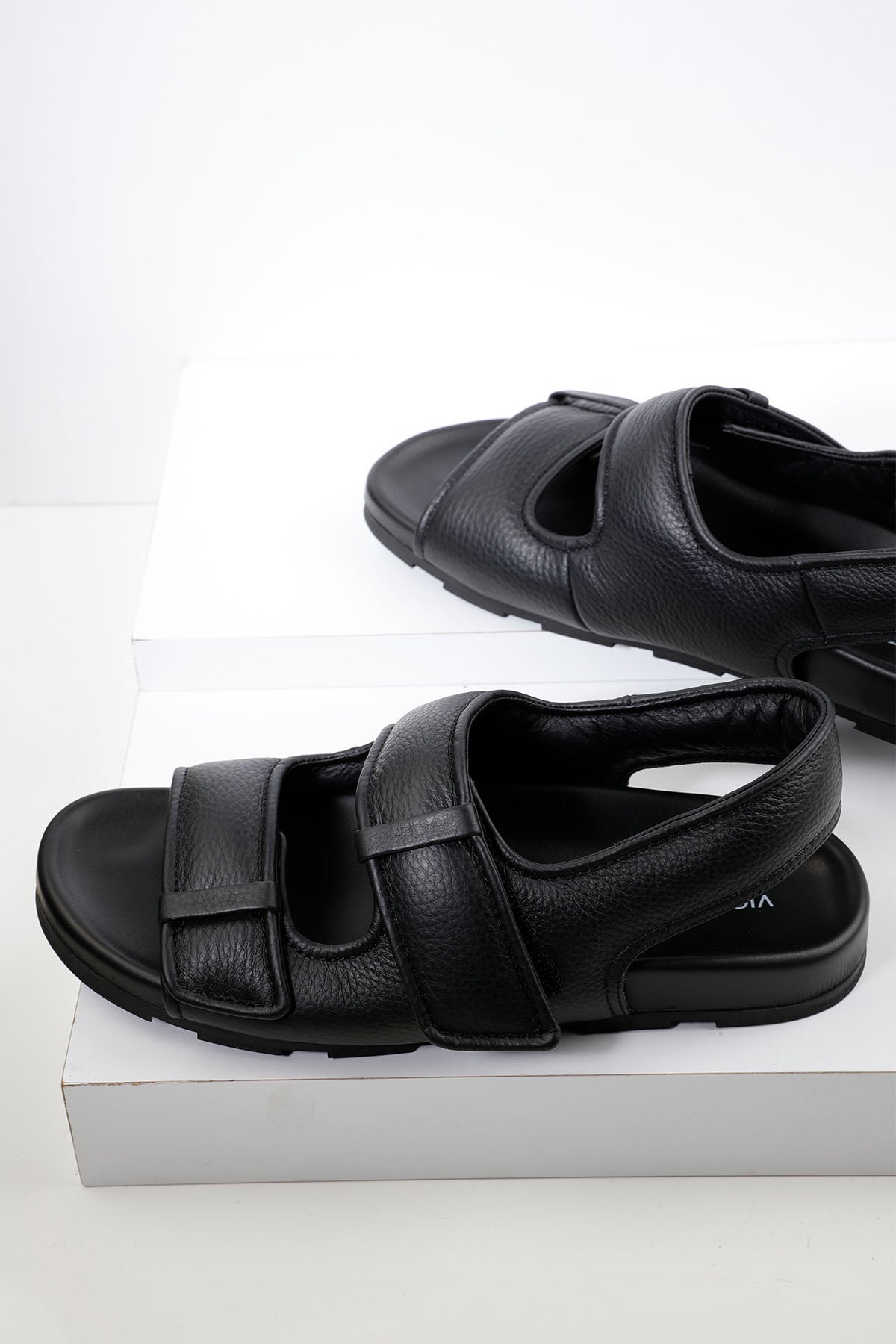 Vic Matie Cırt Cırt Bantlı Deri Sandalet